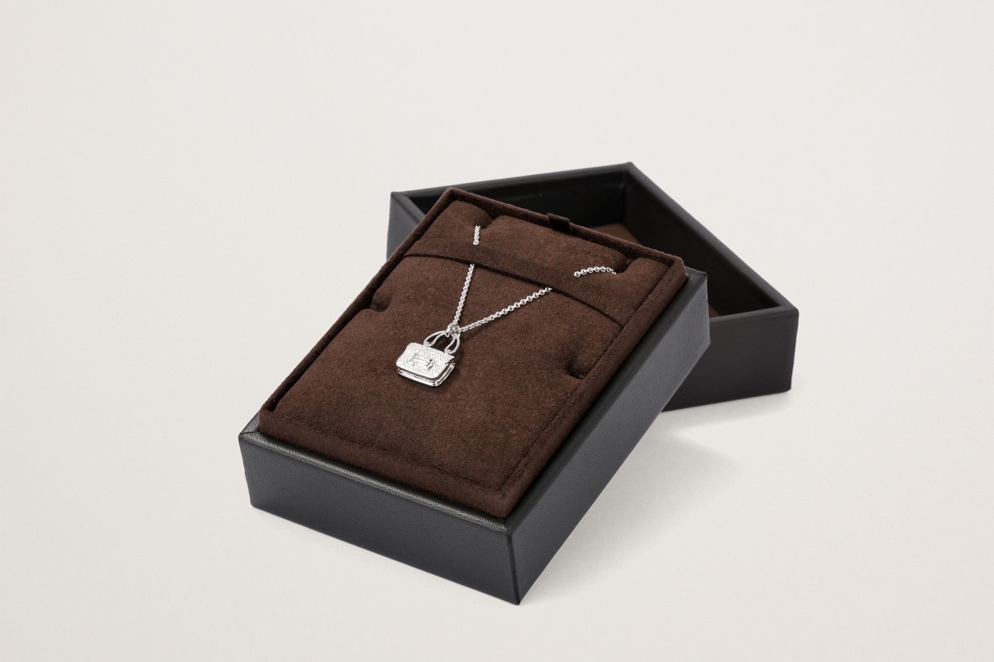 HERMES K18WG アミュレット コンスタンス ダイヤモンドネックレス