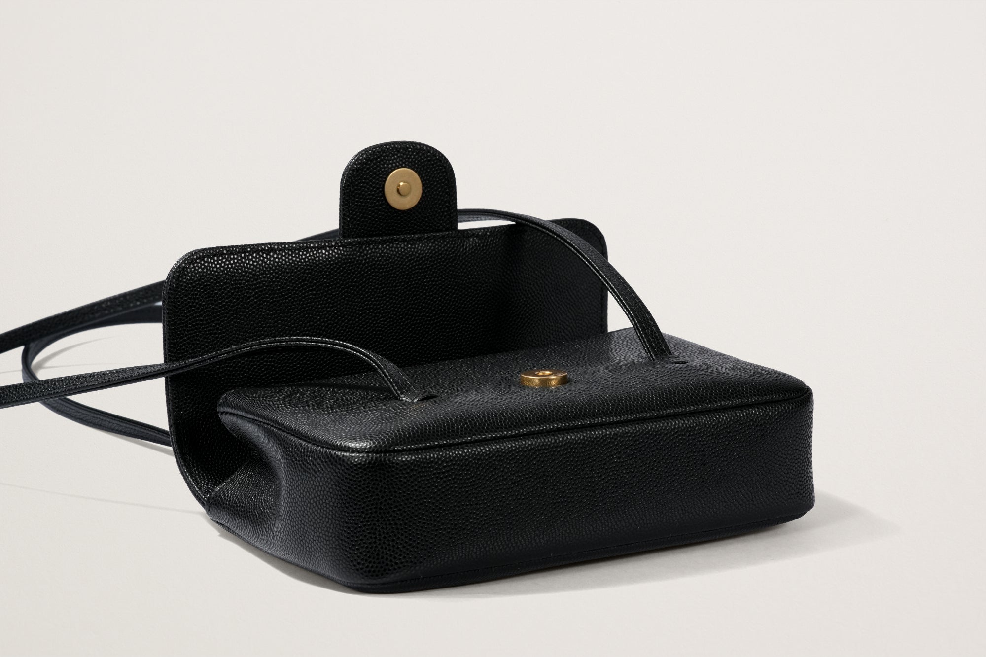 CHANEL プレコレクションストラップ クラッチ バッグ