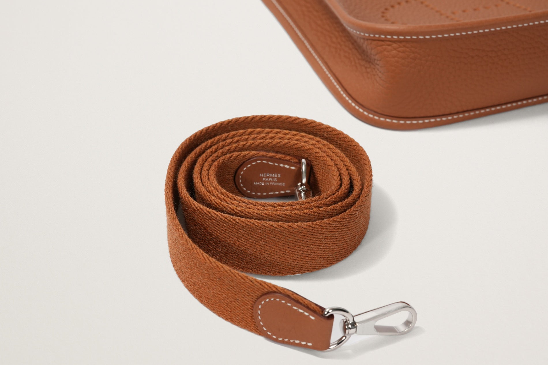 HERMES エヴリンアマゾ－ヌ16 ゴールド