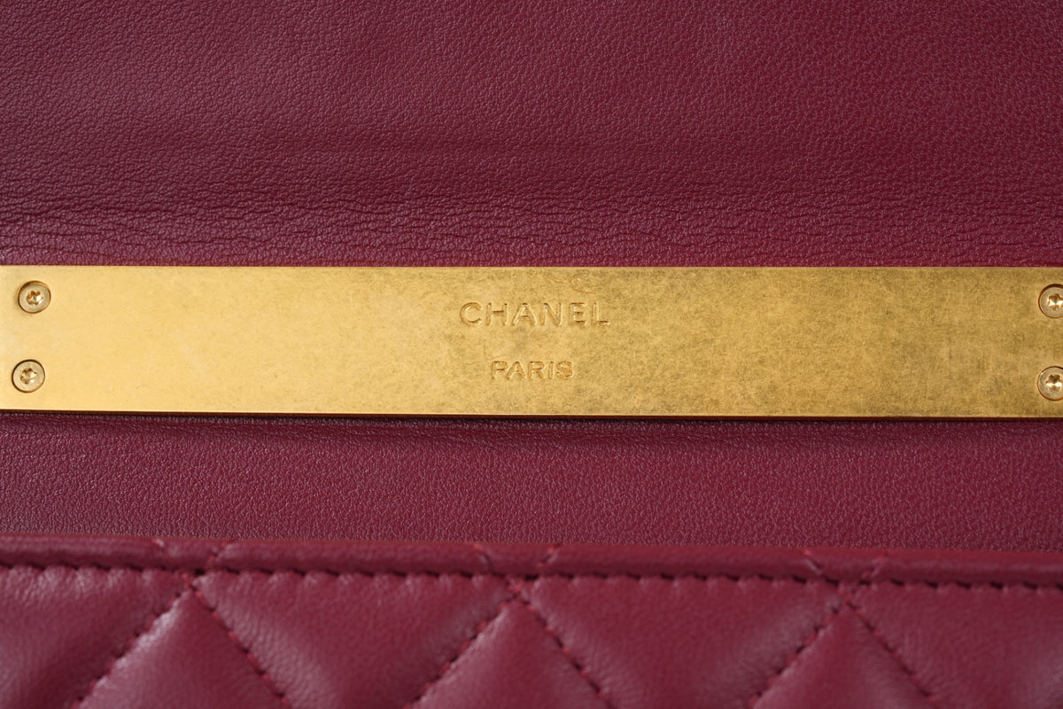CHANEL 22B マトラッセ エナメル トップハンドル フラップバッグ