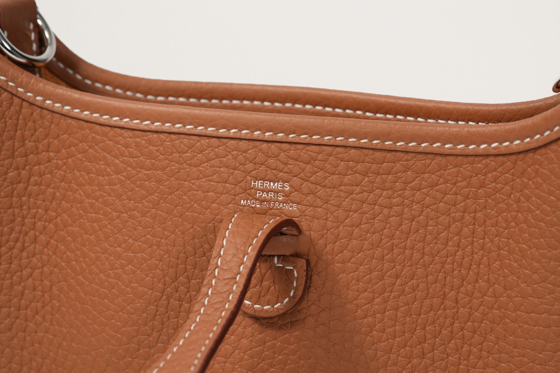 HERMES エヴリンアマゾ－ヌ16 ゴールド