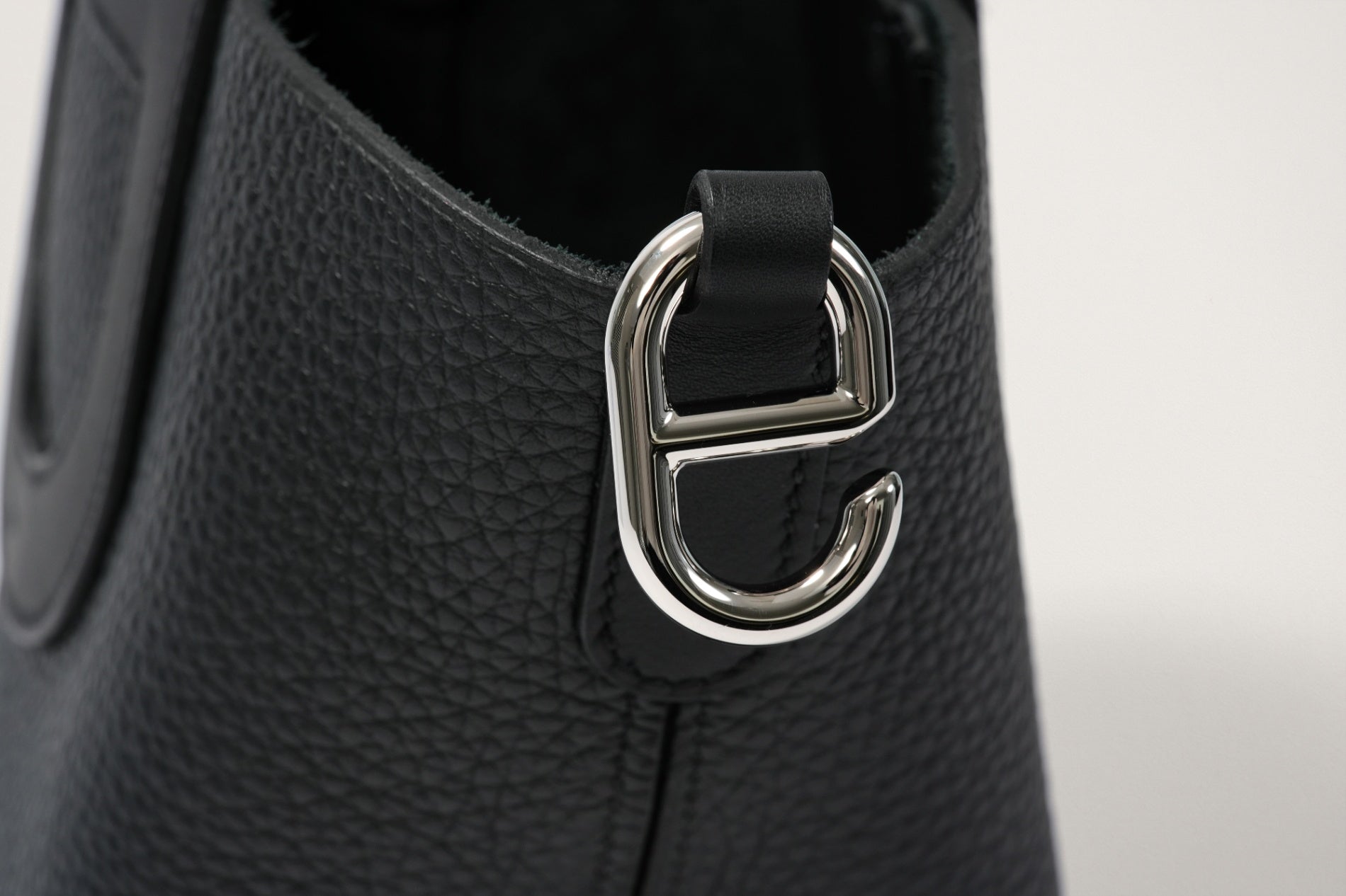 HERMES インザループ18 黒