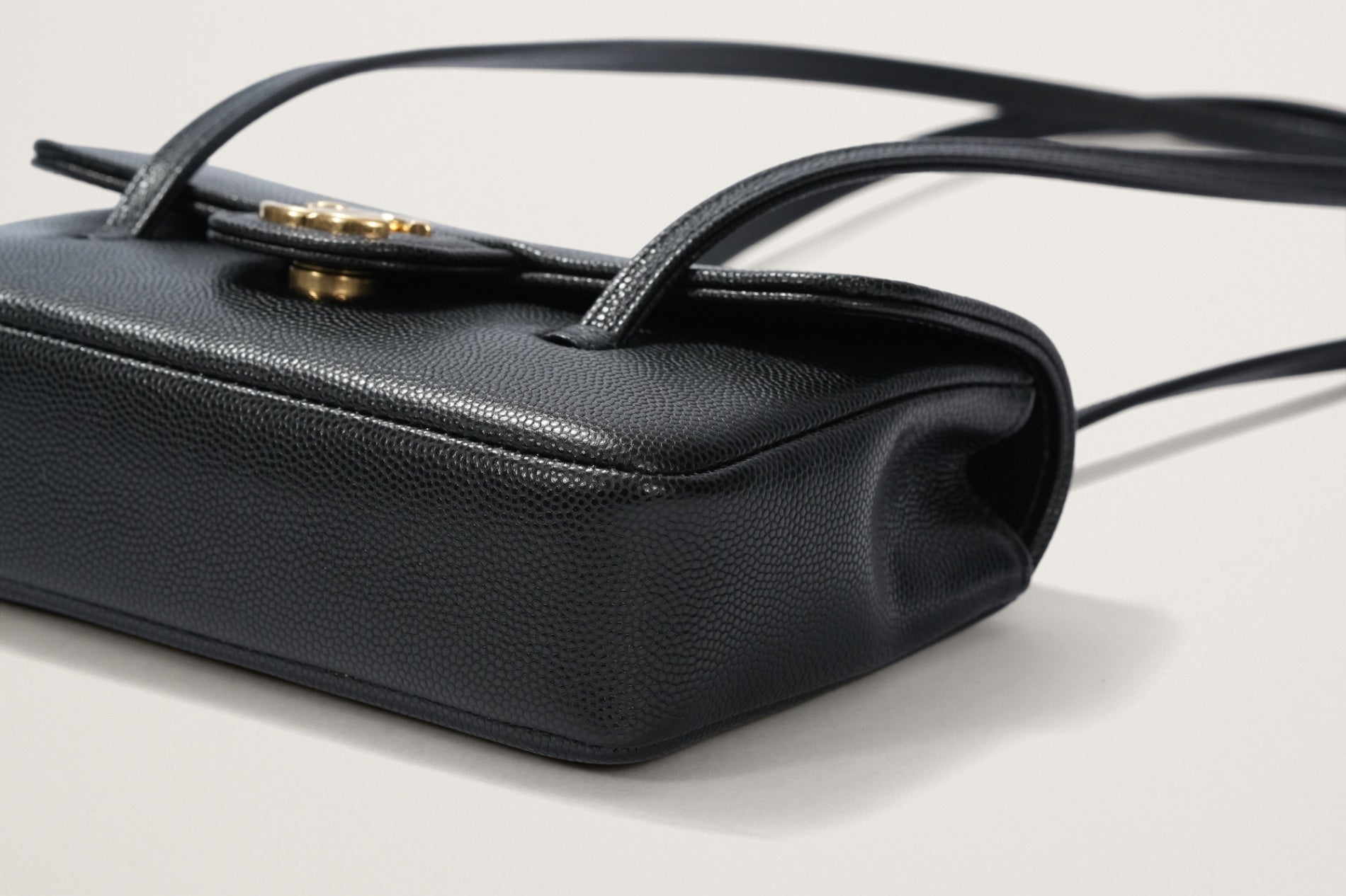 CHANEL プレコレクションストラップ クラッチ バッグ