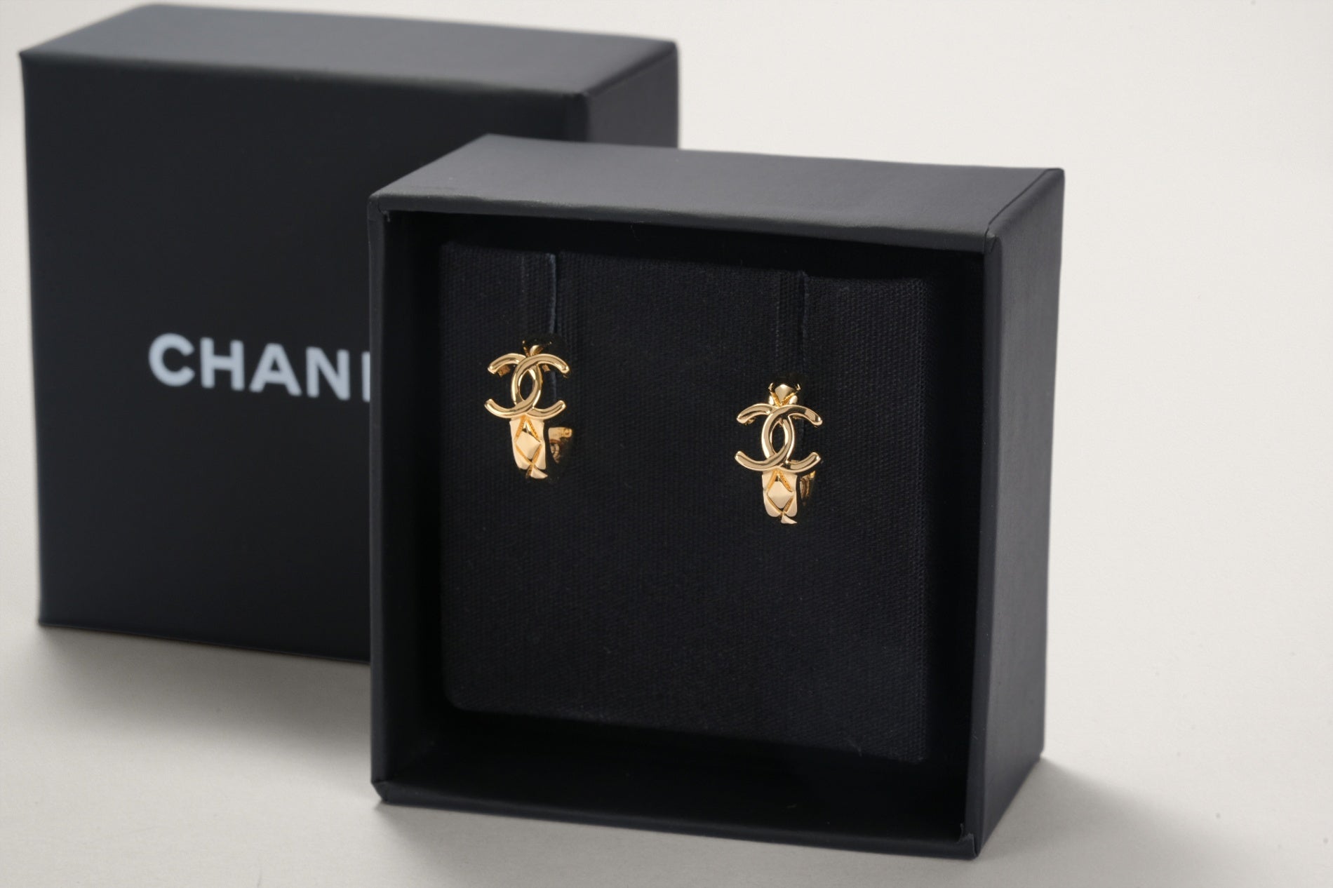 CHANEL フープ ココマーク メタル ピアス
