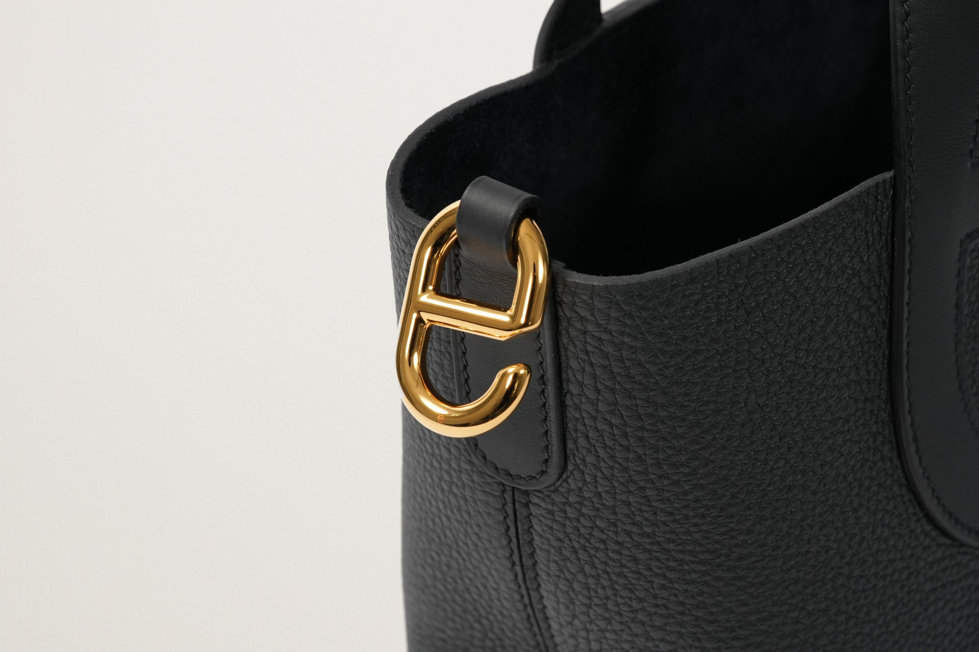 HERMES インザループ18 黒