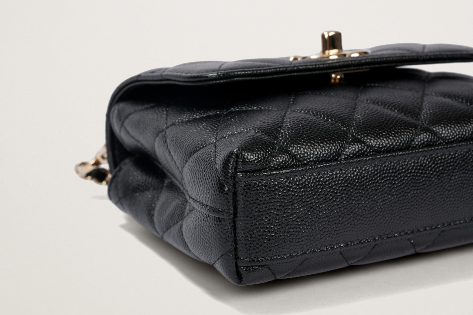 CHANEL マトラッセ ミニミニ ココハンドル チェーンショルダーバッグ