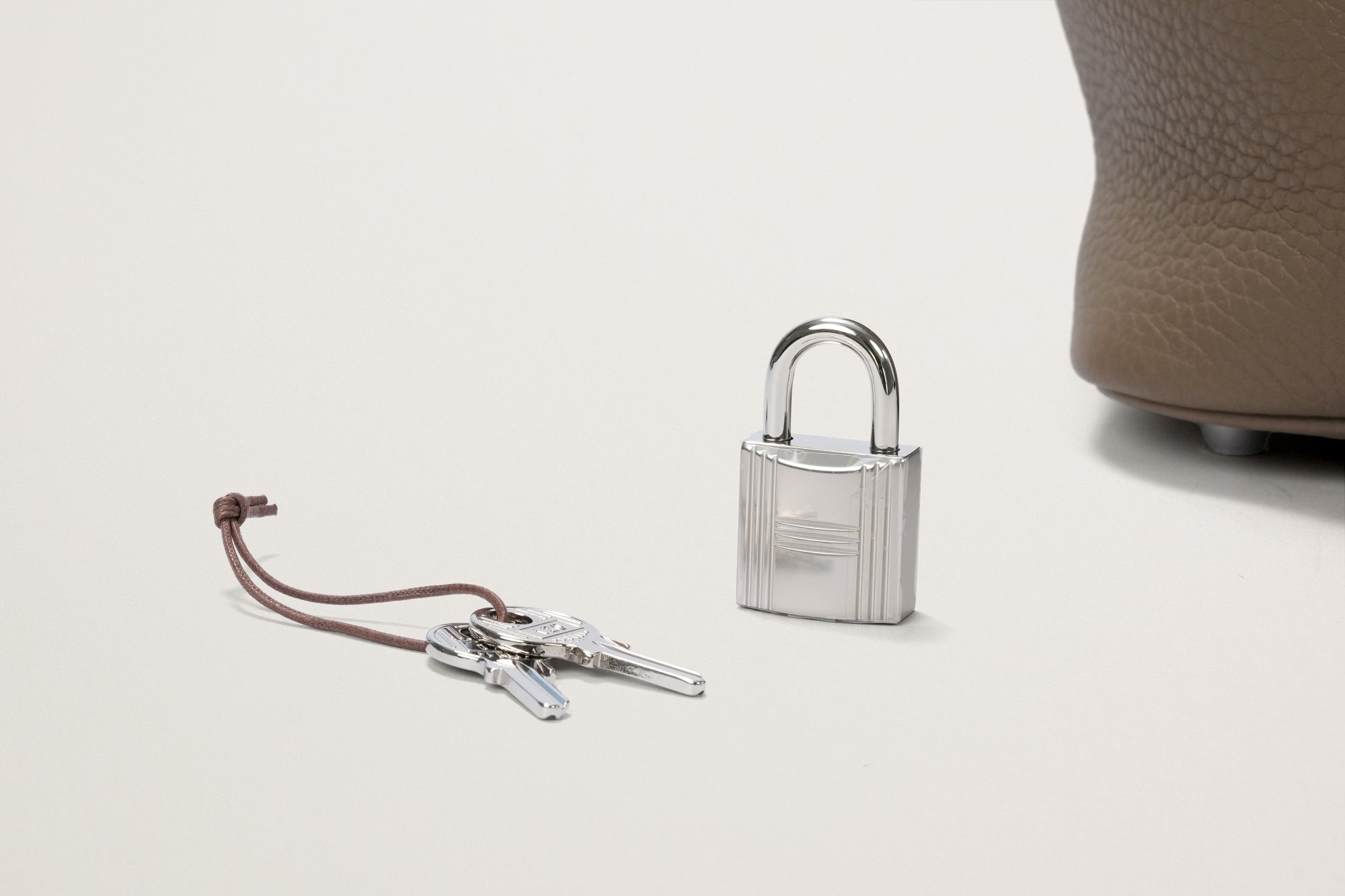 HERMES ピコタンロック18 エトゥープ
