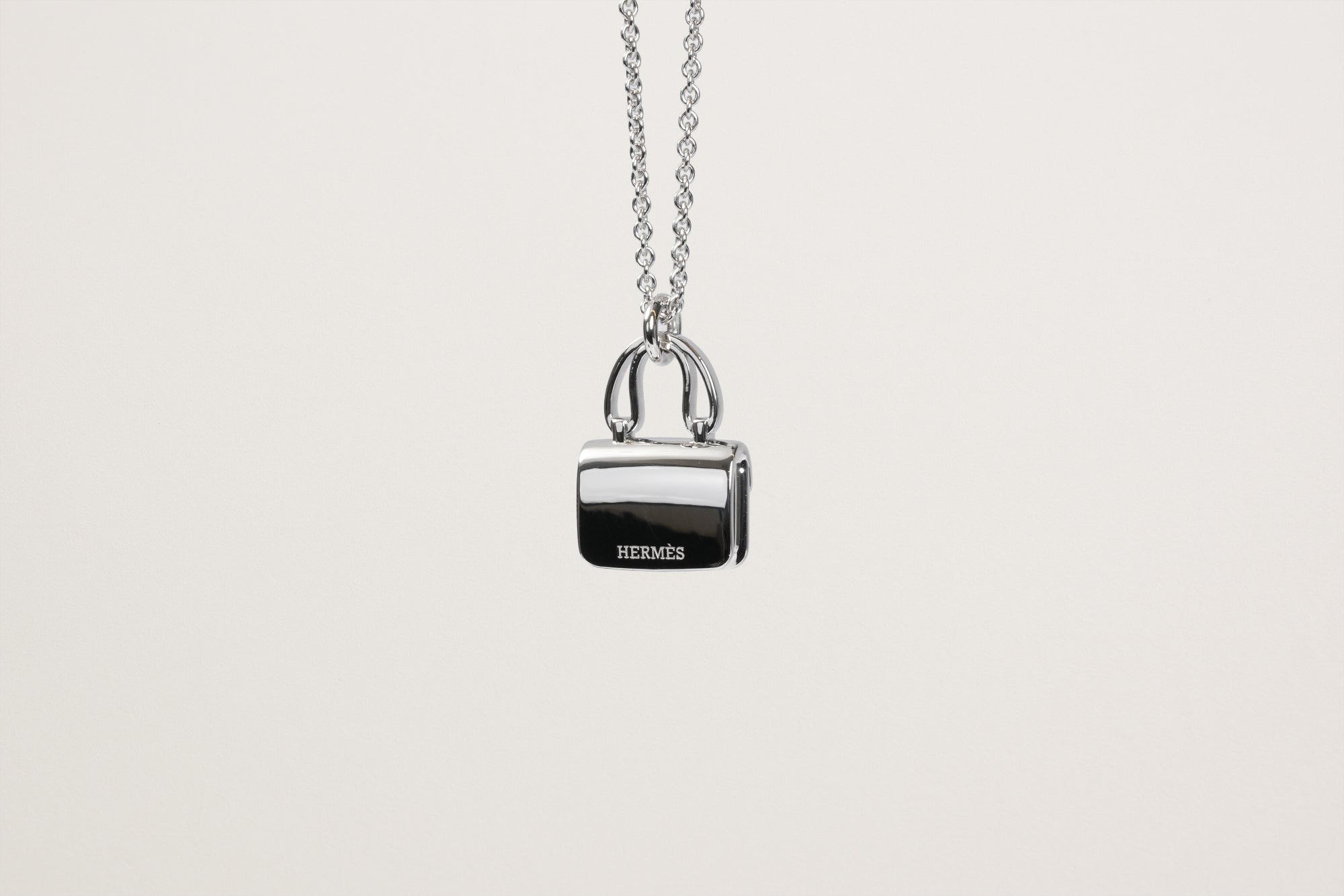 HERMES K18WG アミュレット コンスタンス ダイヤモンドネックレス