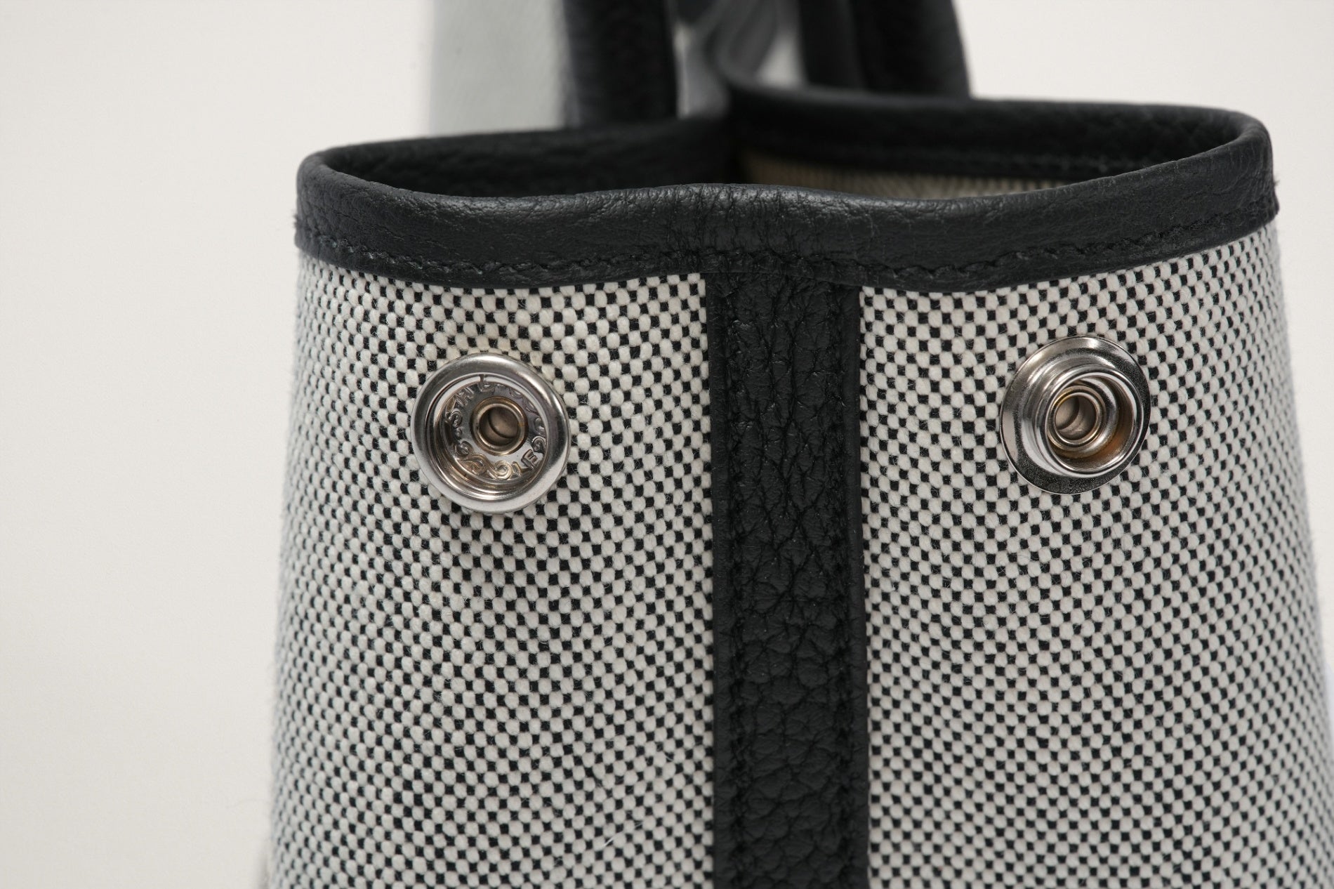 HERMES ネオ・ガーデン23 黒