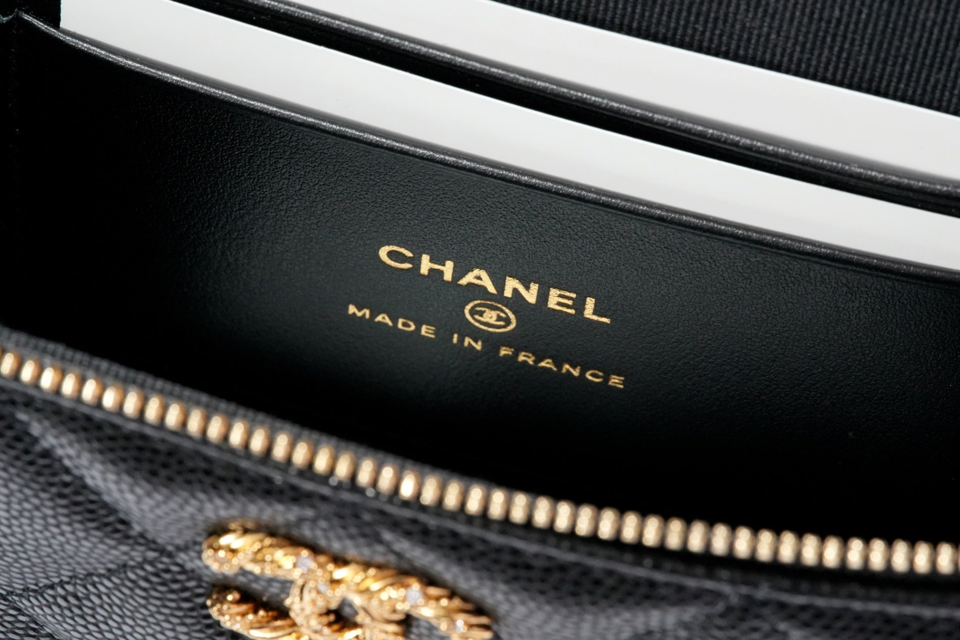 CHANEL マトラッセ スモールヴァニティケース – GINZA SATAKE