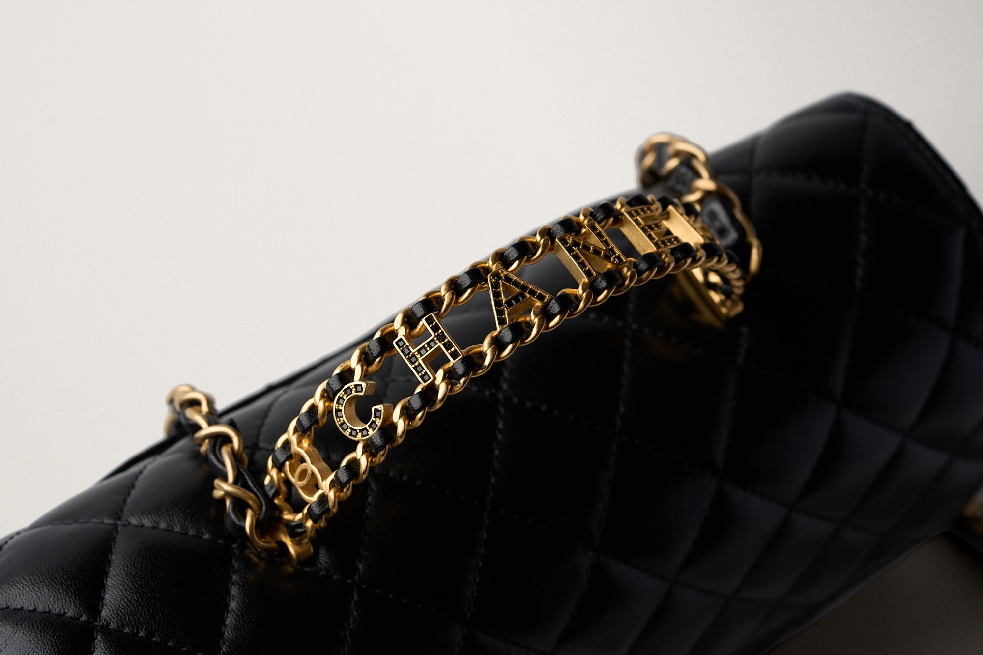 CHANEL シャネル19 マトラッセ トップハンドル フラップバッグ – GINZA