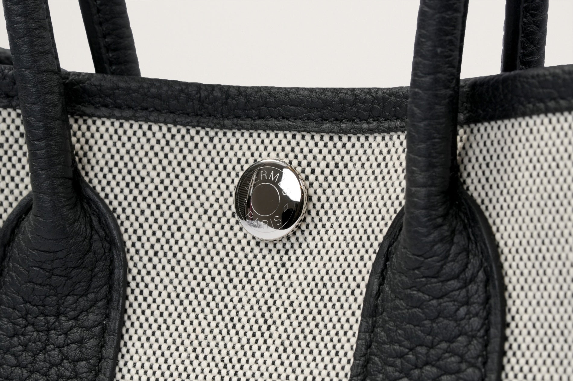 HERMES ネオガーデン23 黒/エクリュ