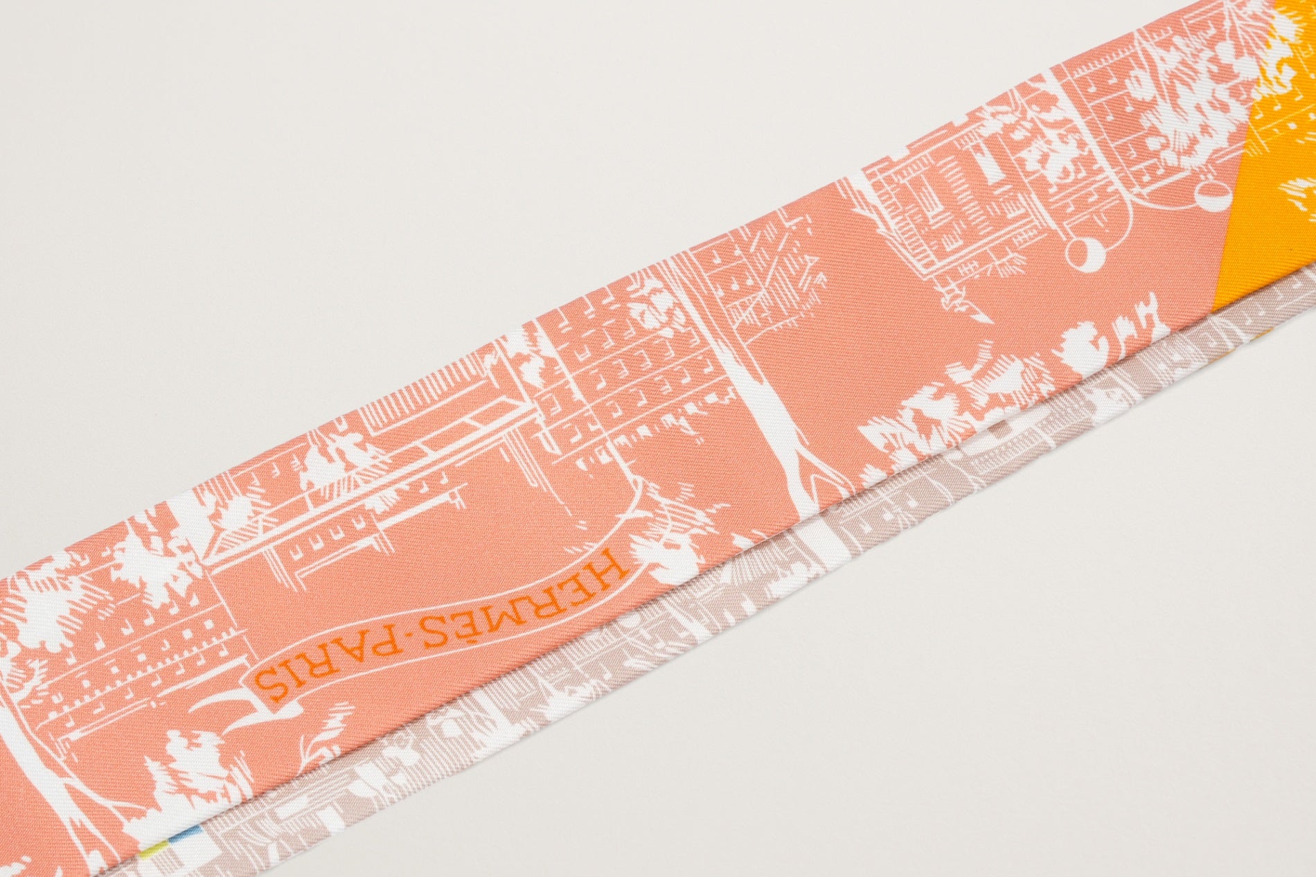 HERMES ツイリー《ブールヴァールの陰から》 – GINZA SATAKE