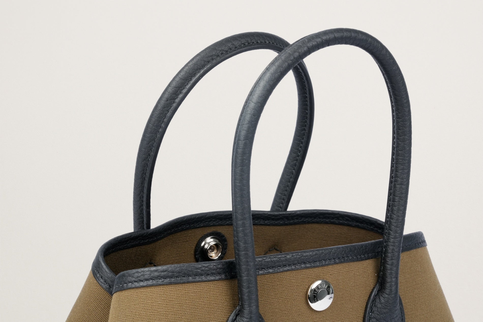 HERMES ネオ・ガーデン23 黒/ヴェールオリーブ