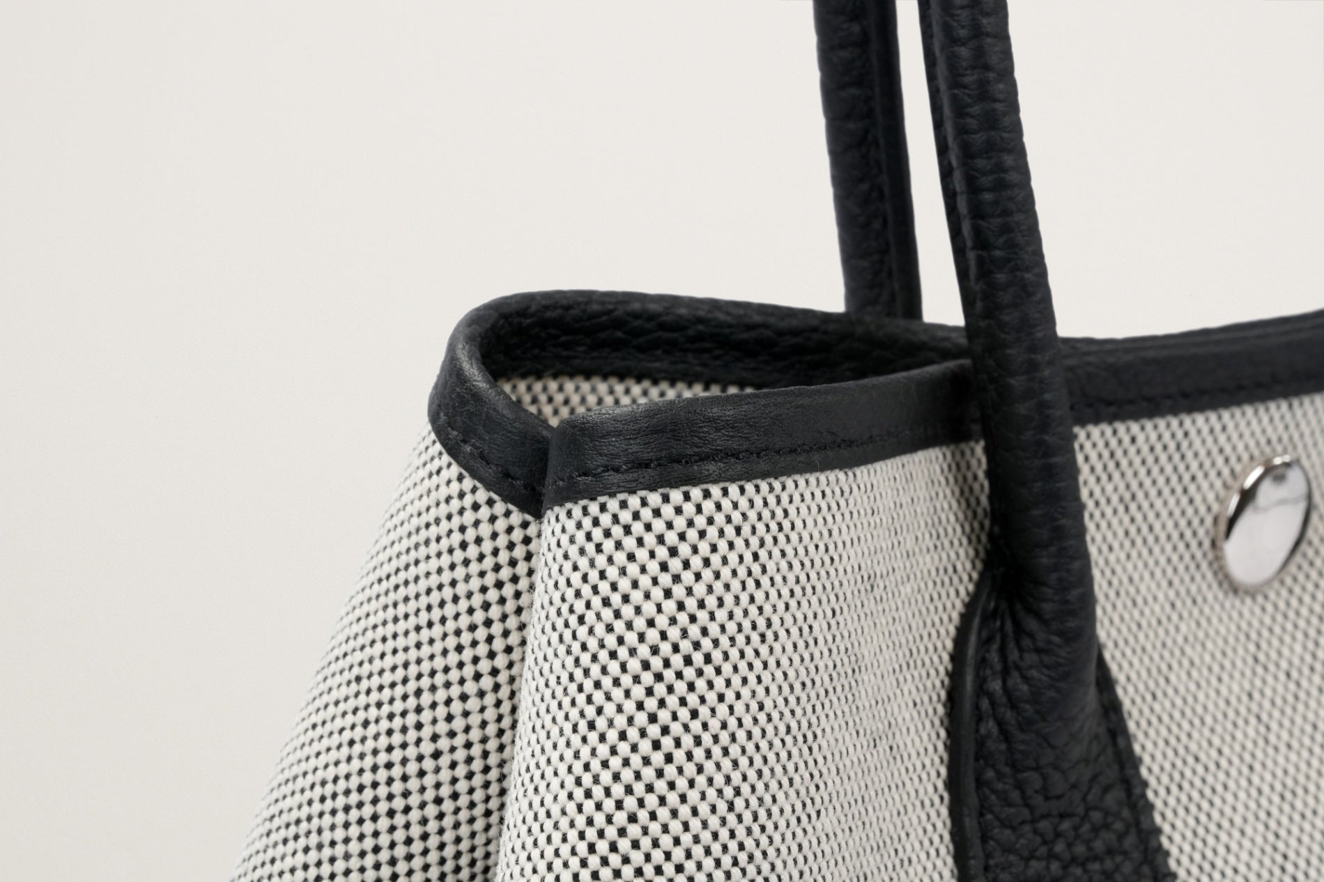 HERMES ネオガーデン23 黒/エクリュ