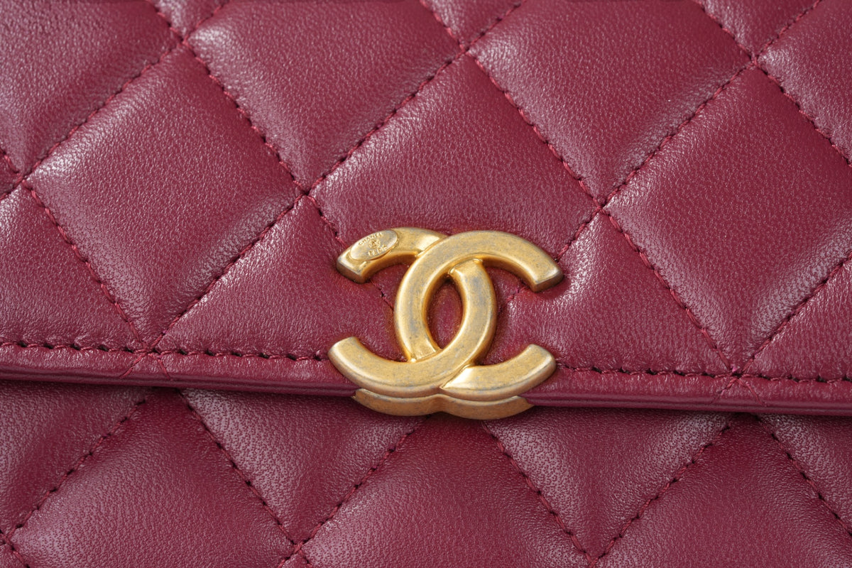 CHANEL 22B マトラッセ エナメル トップハンドル フラップバッグ