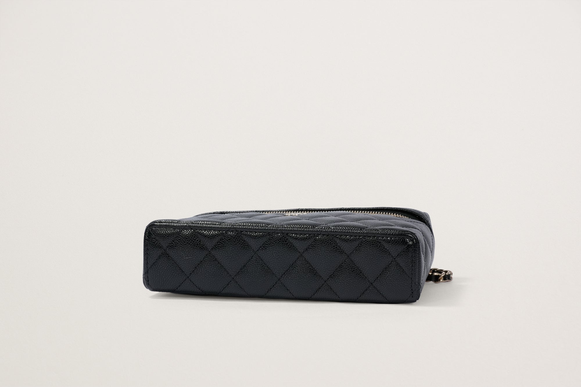 CHANEL スモール　ヴァニティー Small vanity with chain - Shiny lambskin & gold-tone metal, light