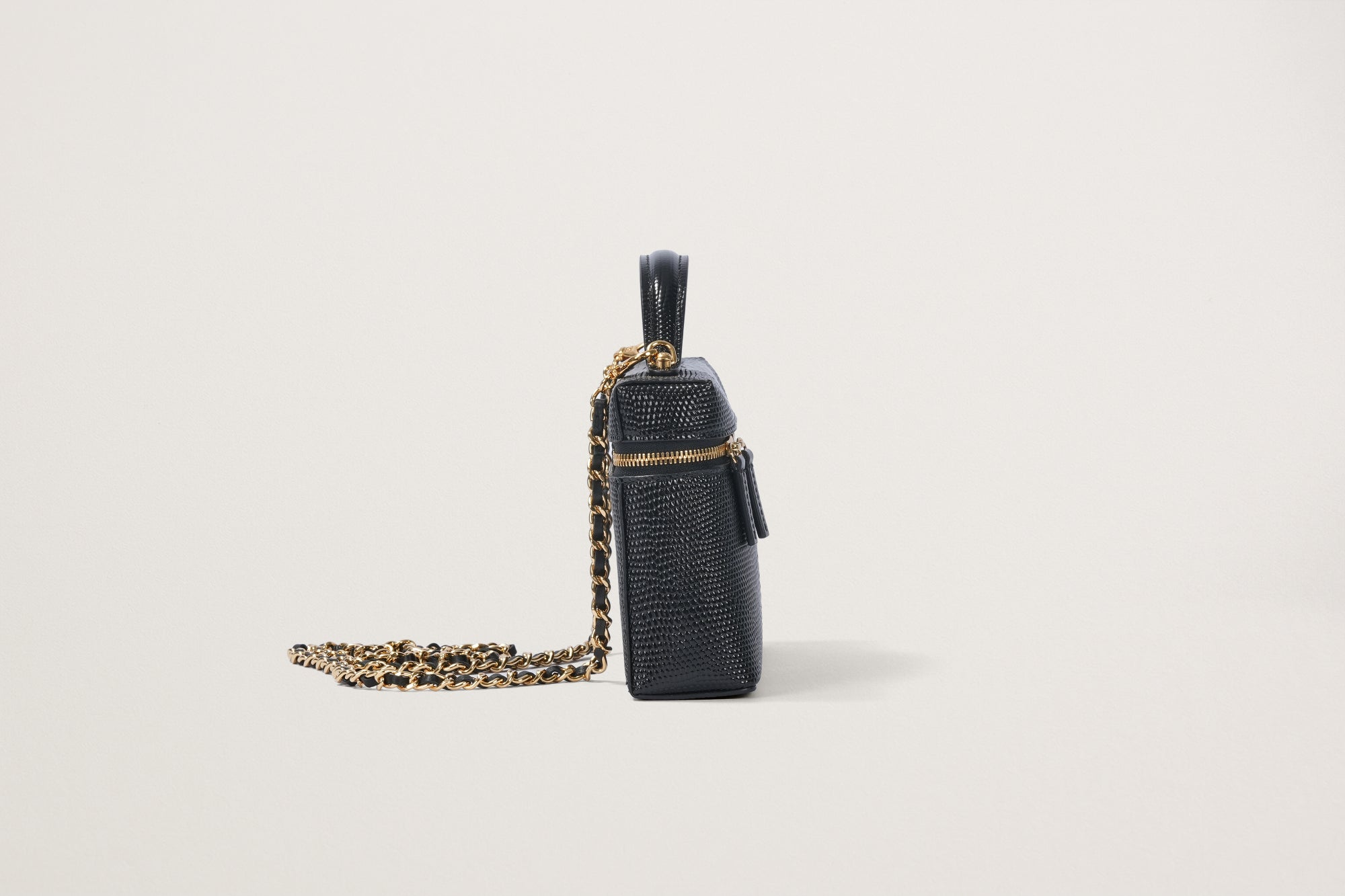 CHANEL マトラッセ スモールヴァニティケース – GINZA SATAKE