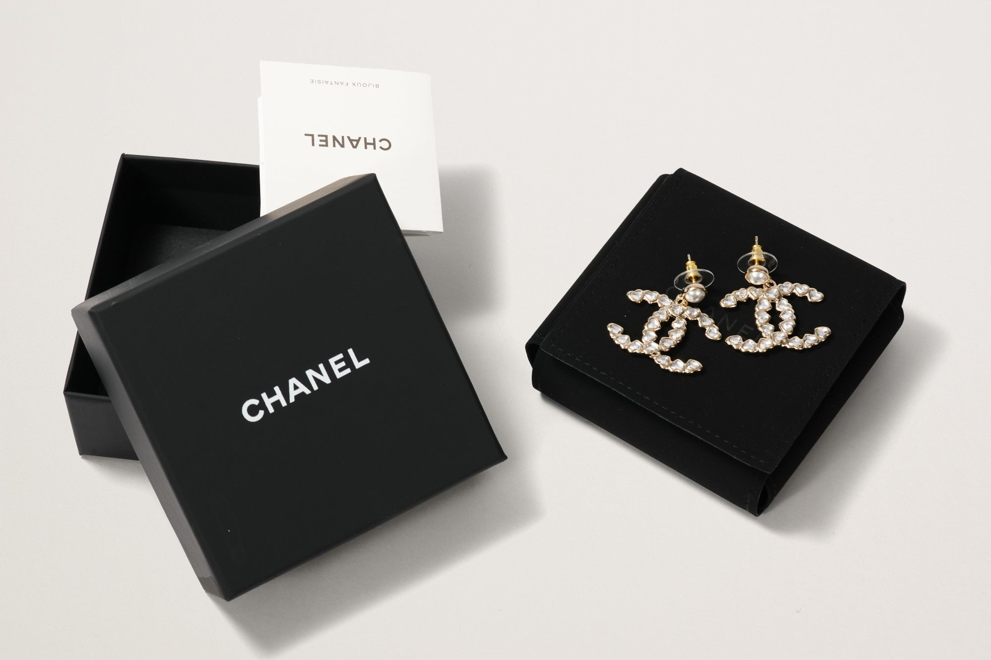 CHANEL ココマーク ハートラインストーンピアス – GINZA SATAKE