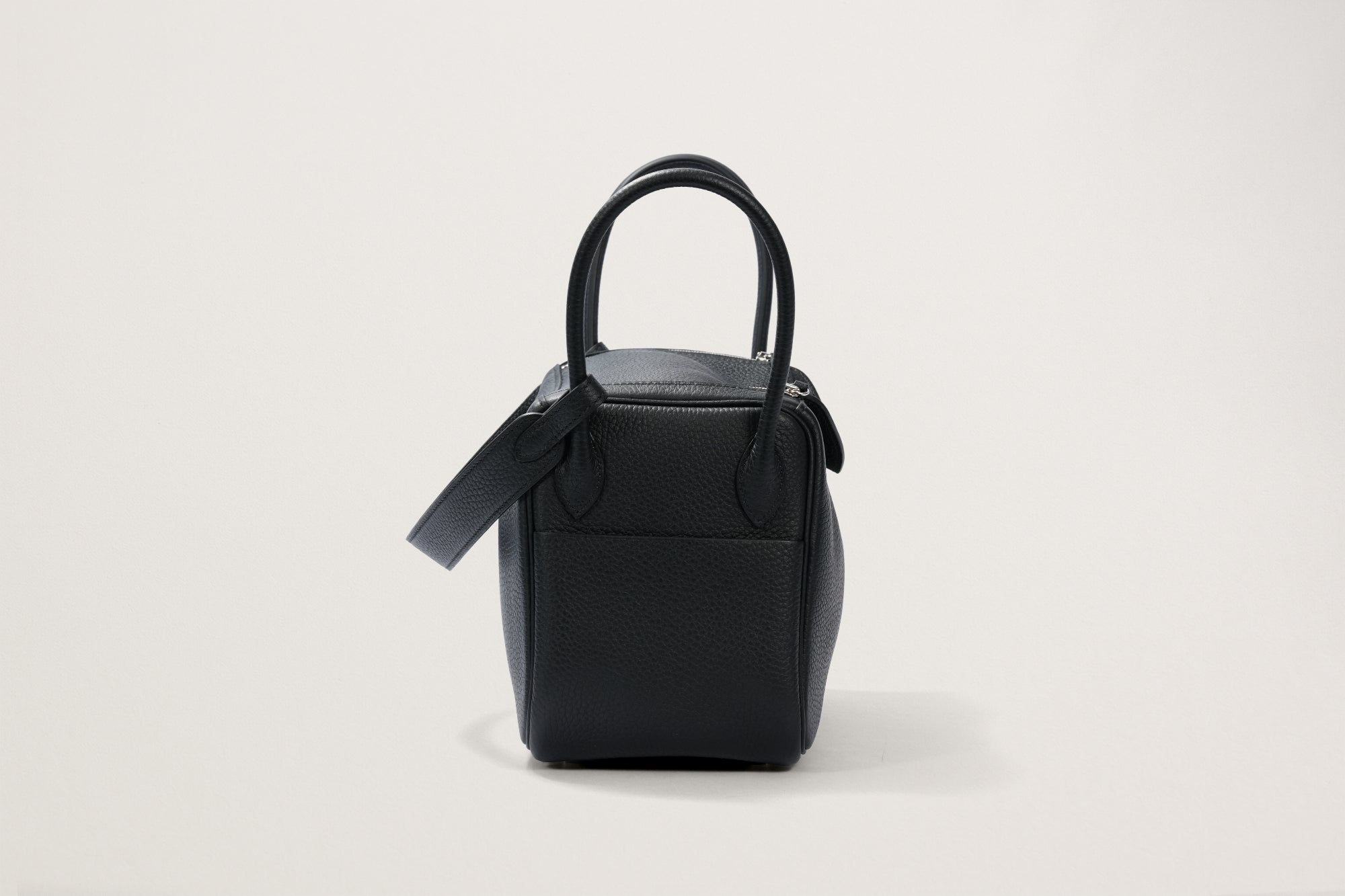 HERMES リンディ26 黒 – GINZA SATAKE