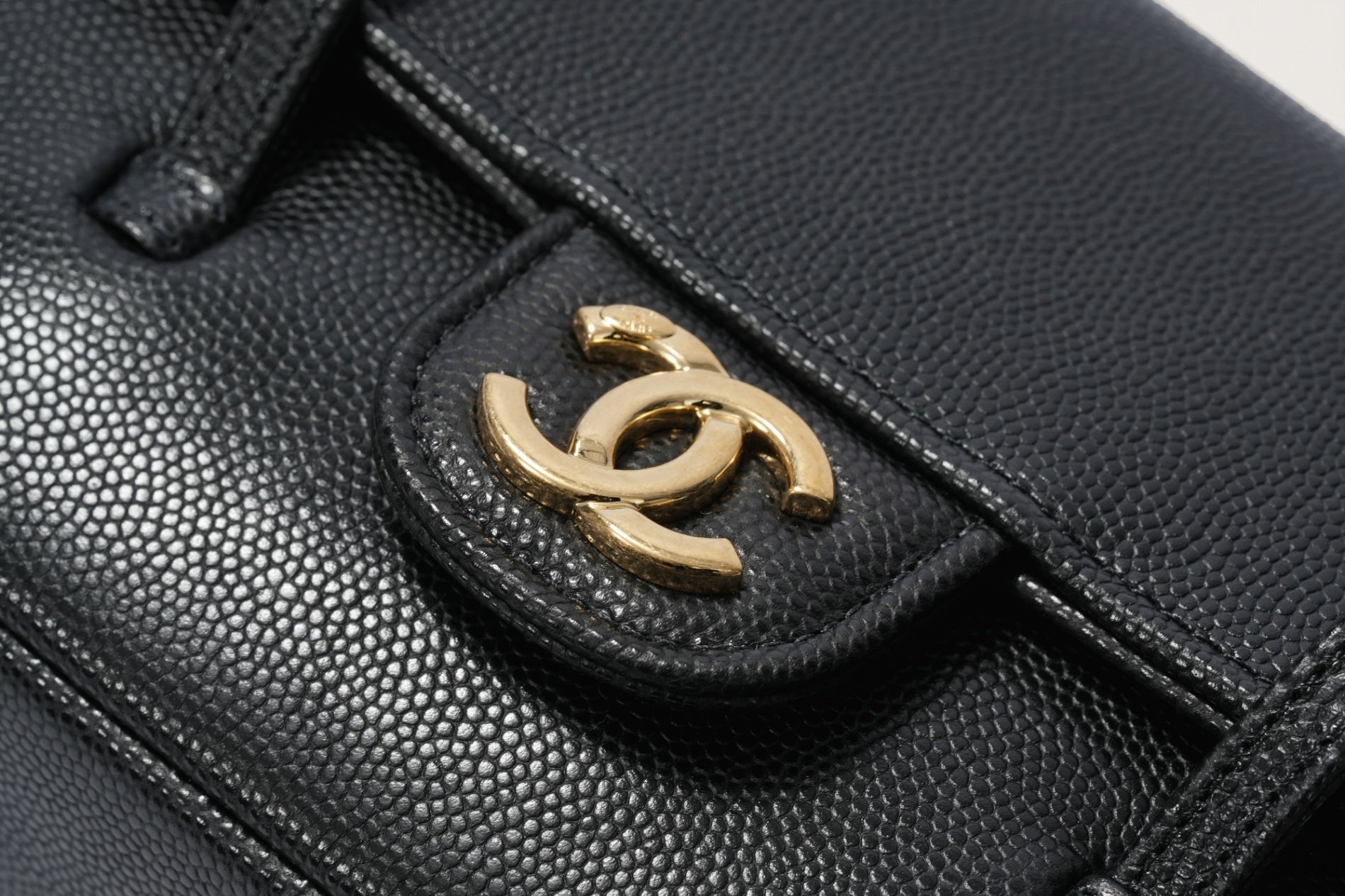 CHANEL プレコレクションストラップ クラッチ バッグ