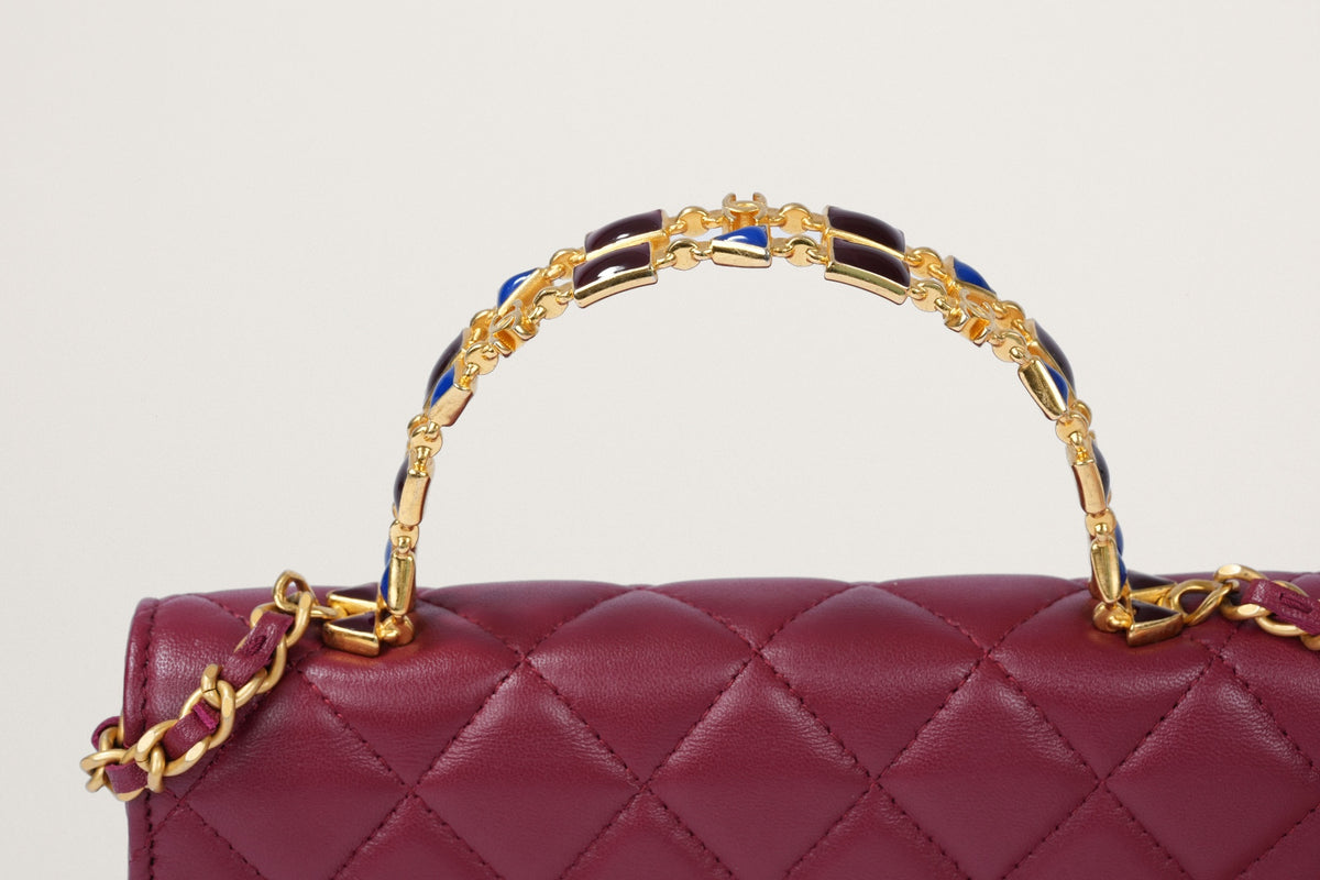 CHANEL 22B マトラッセ エナメル トップハンドル フラップバッグ