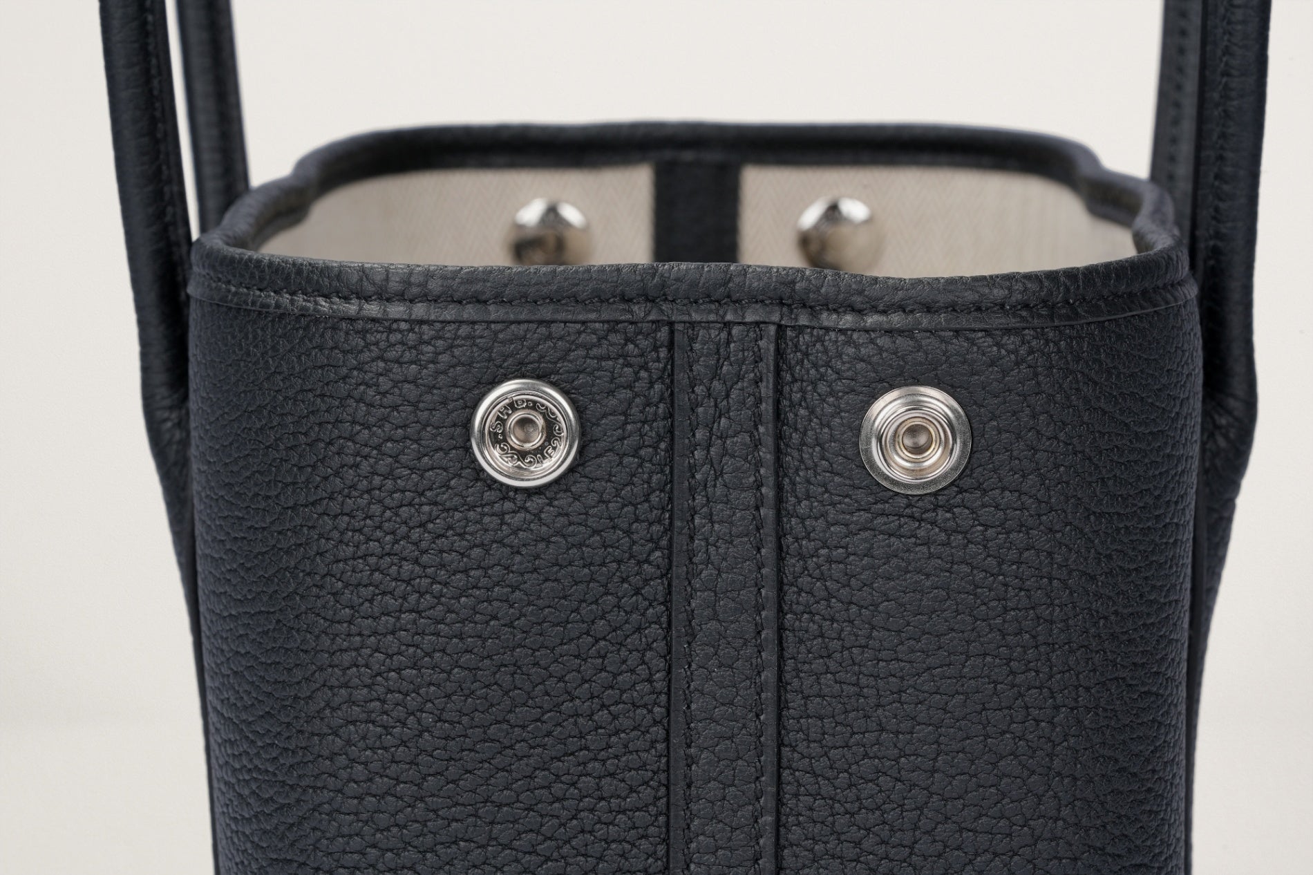 HERMES ネオ・ガーデン23 黒