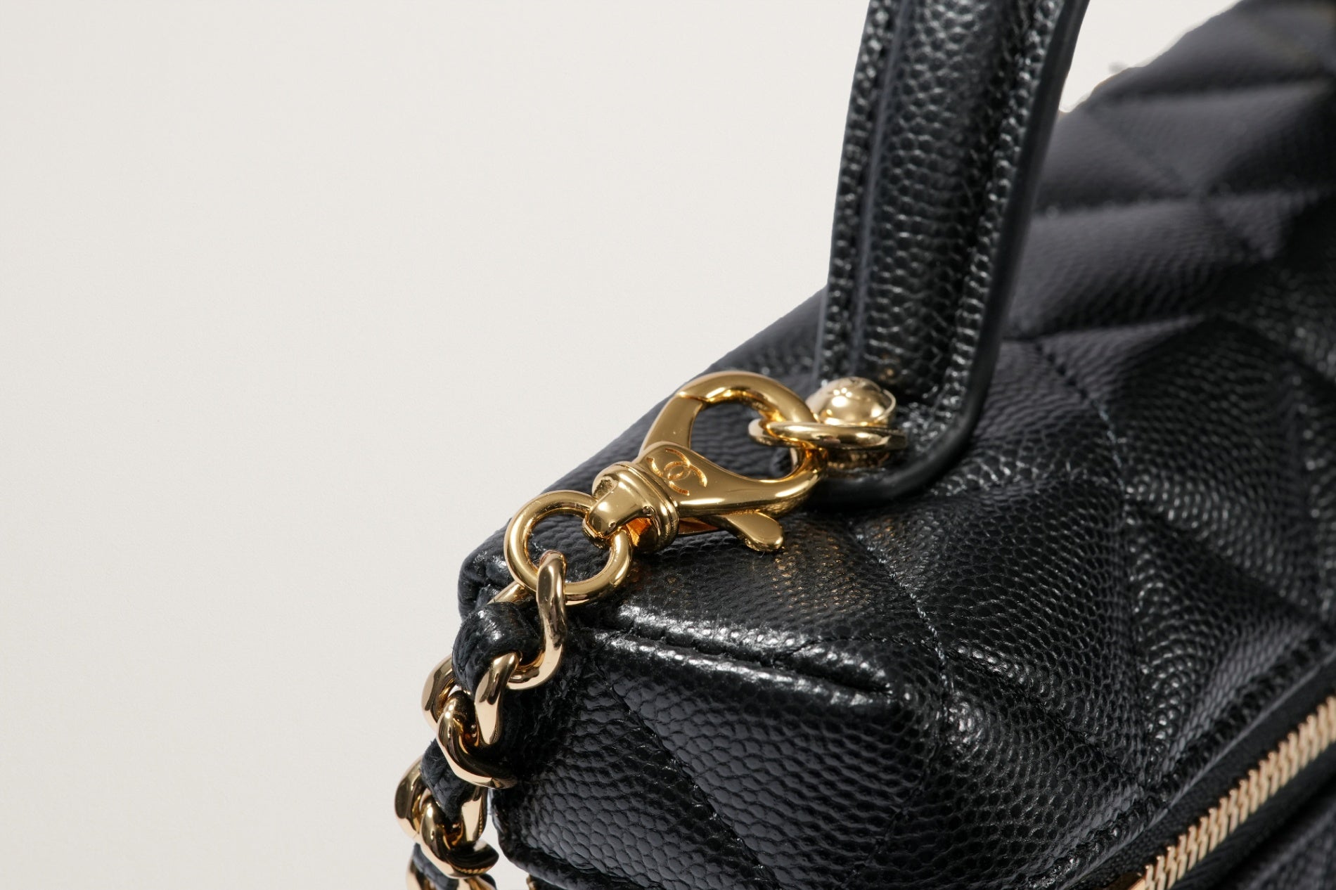 CHANEL マトラッセ スモールヴァニティケース – GINZA SATAKE