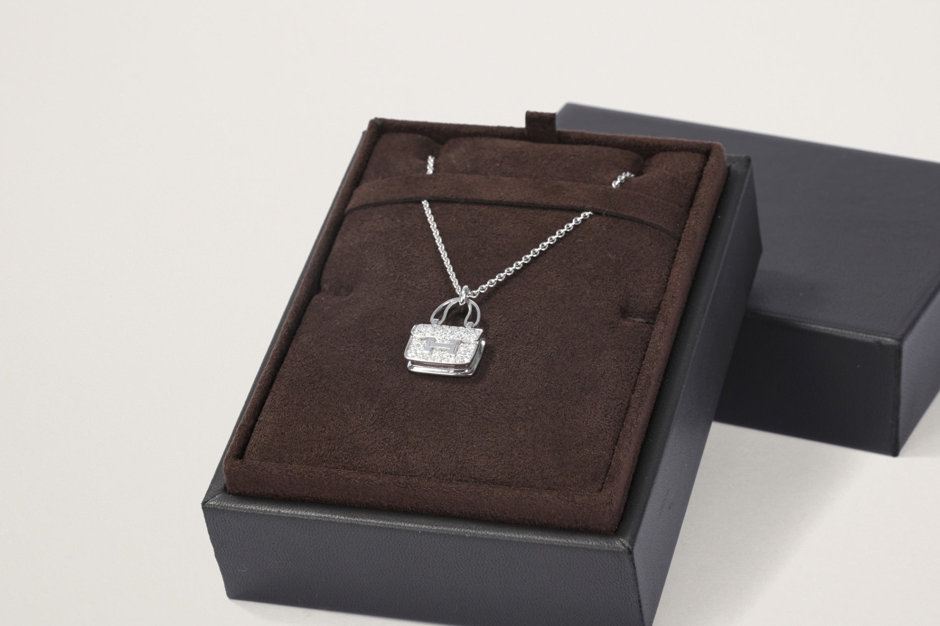HERMES K18WG アミュレット コンスタンス ダイヤモンドネックレス