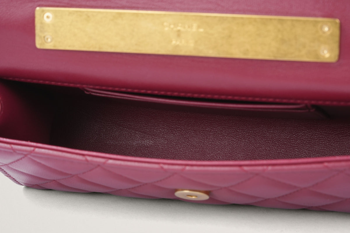 CHANEL 22B マトラッセ エナメル トップハンドル フラップバッグ