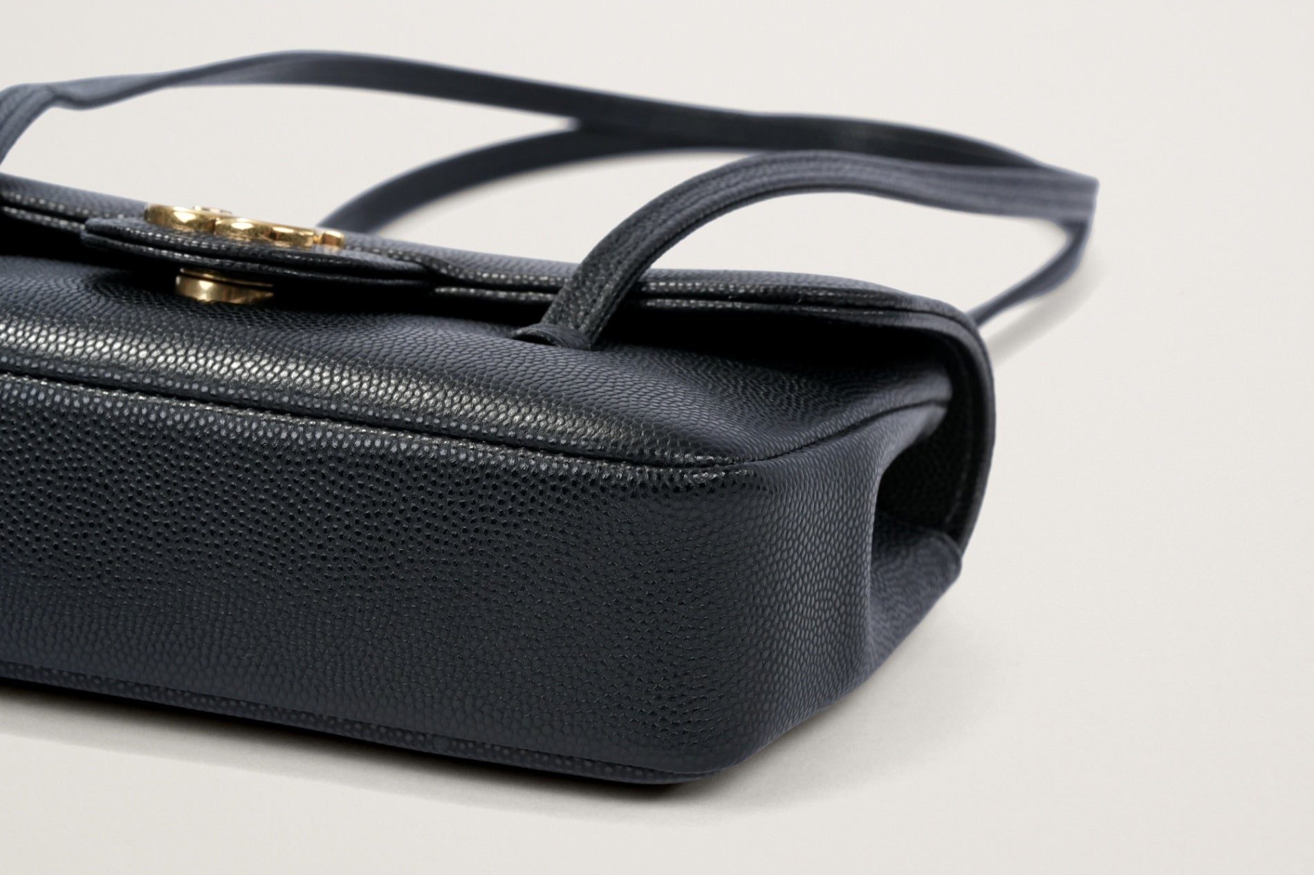 CHANEL ストラップ クラッチ バッグ – GINZA SATAKE