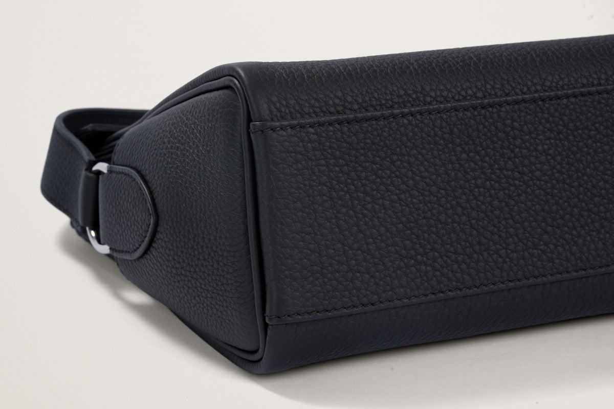 HERMES ケリーメッセンジャー24 黒