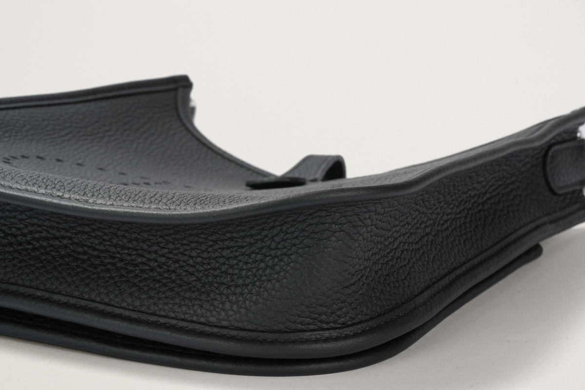 HERMES エヴリン23 黒