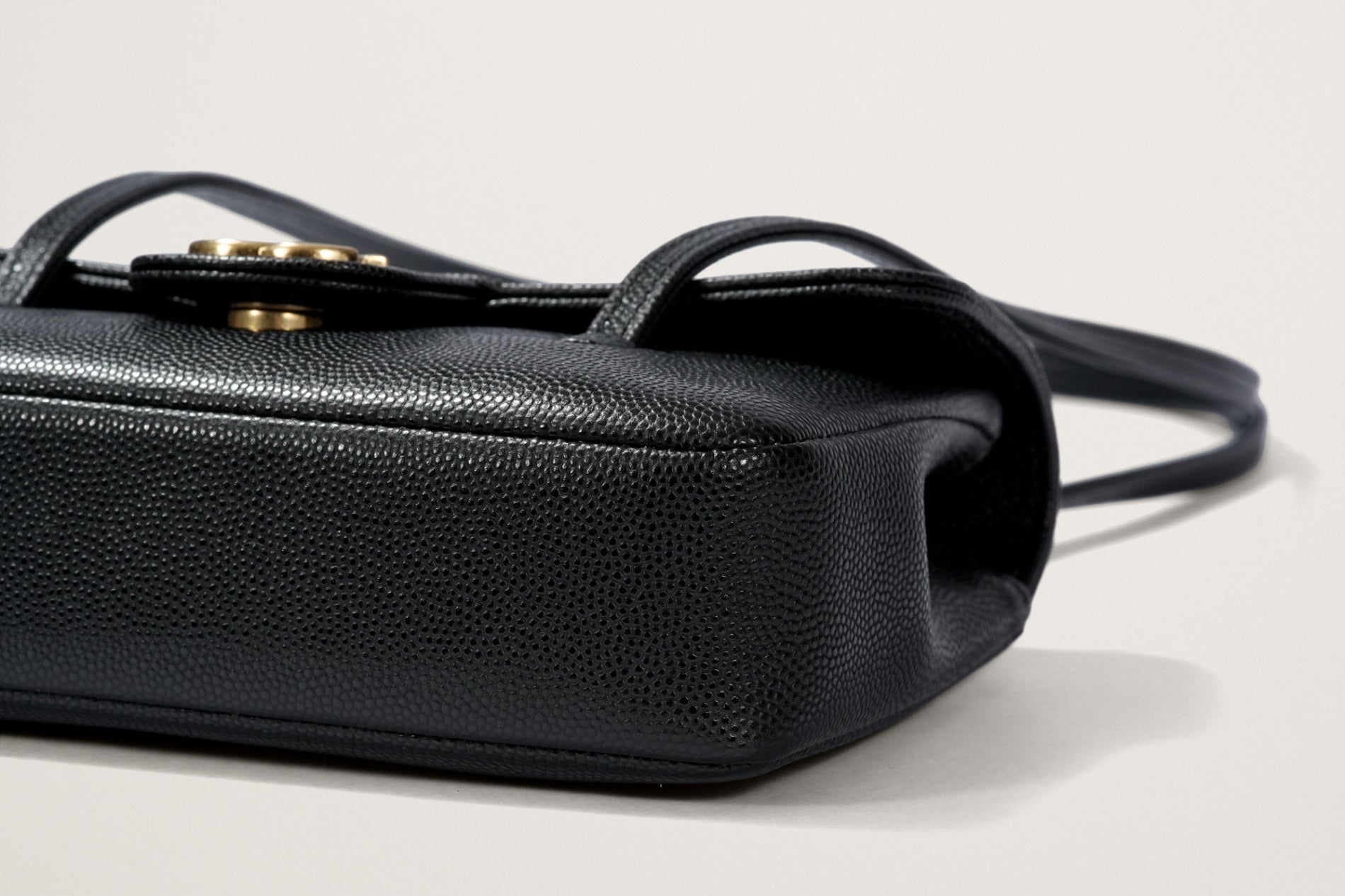 CHANEL プレコレクションストラップ クラッチ バッグ