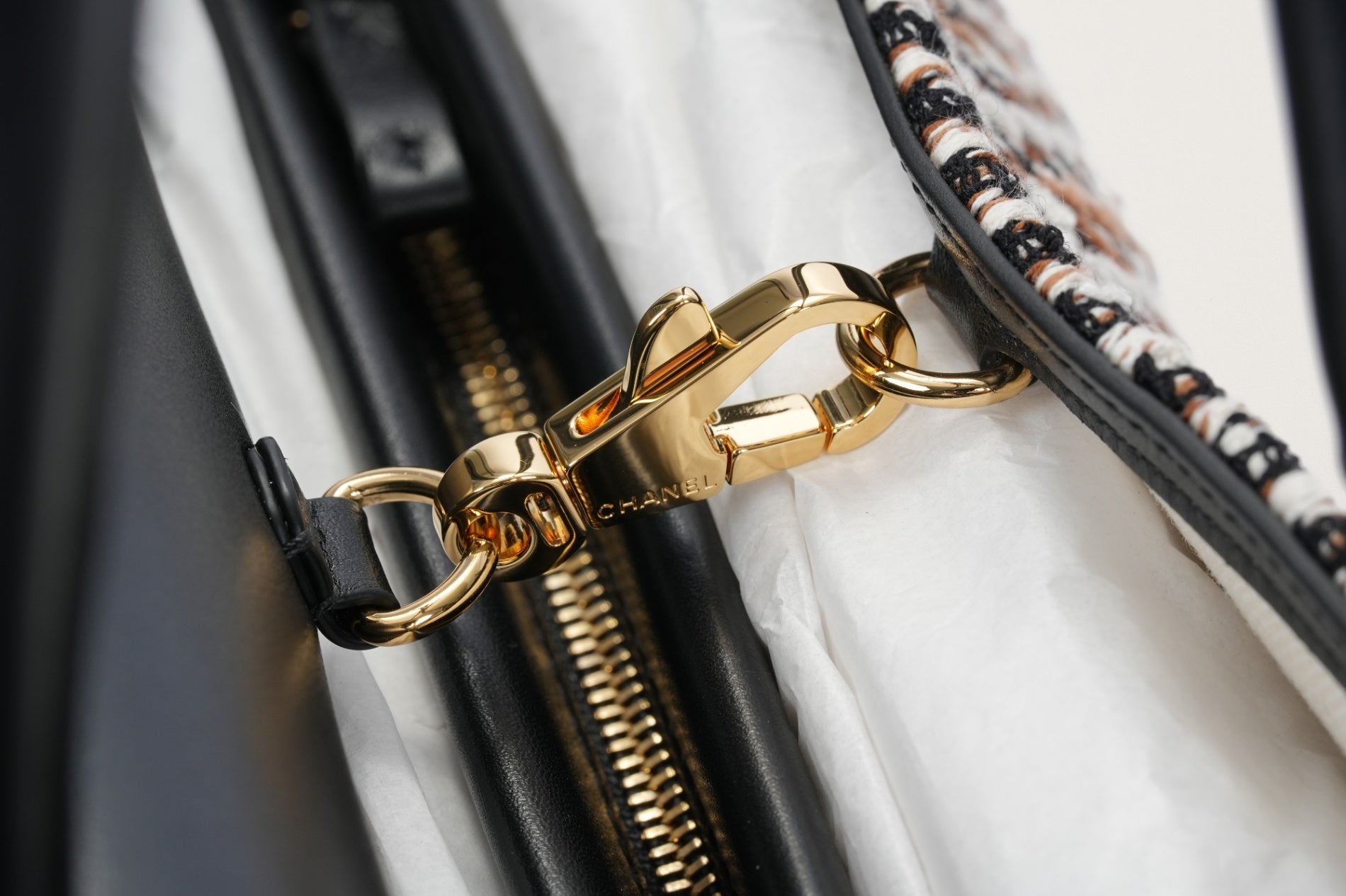 CHANEL スモール ショッピング バッグ – GINZA SATAKE