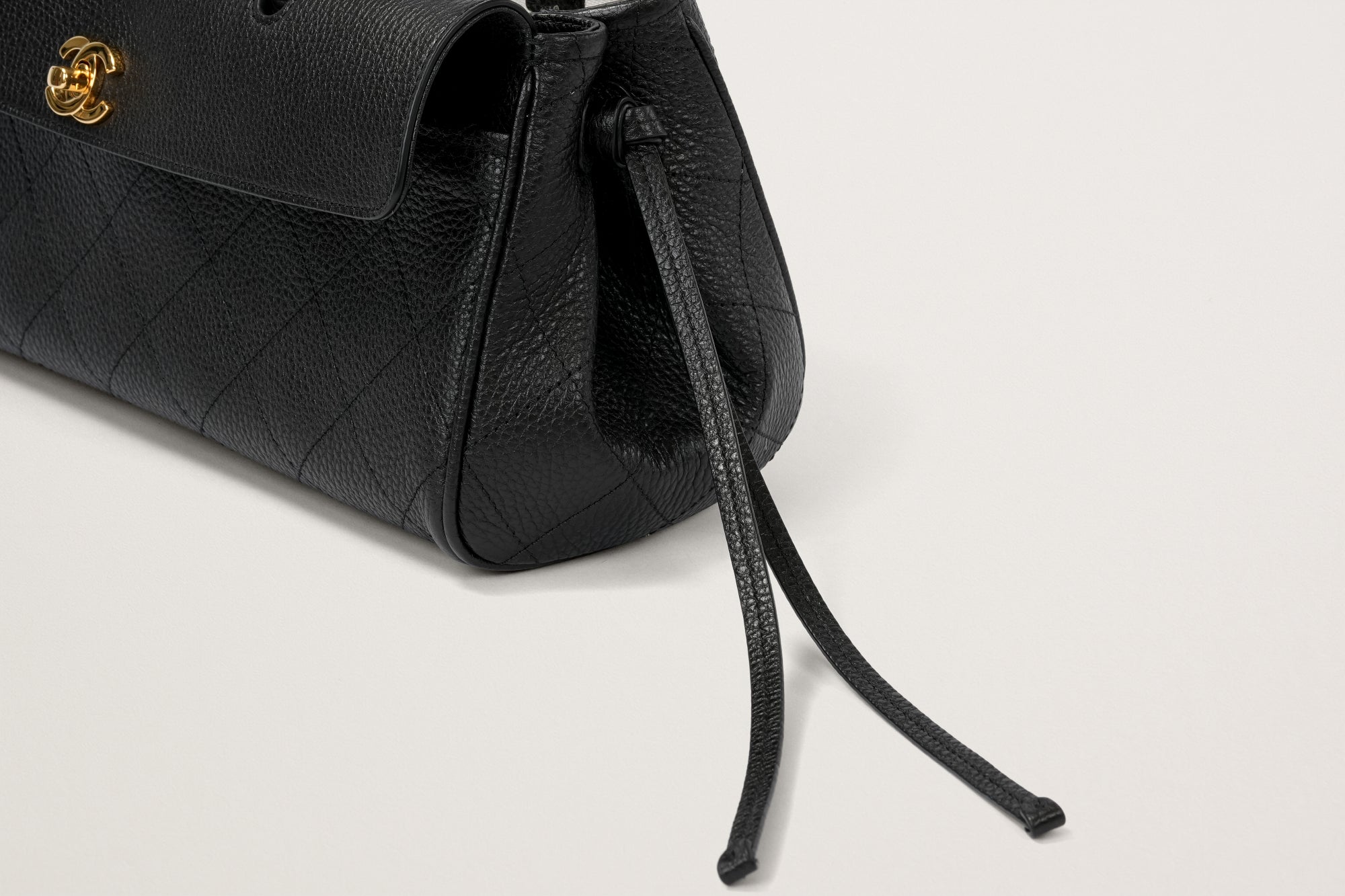 CHANEL スモール ショッピングバッグ – GINZA SATAKE
