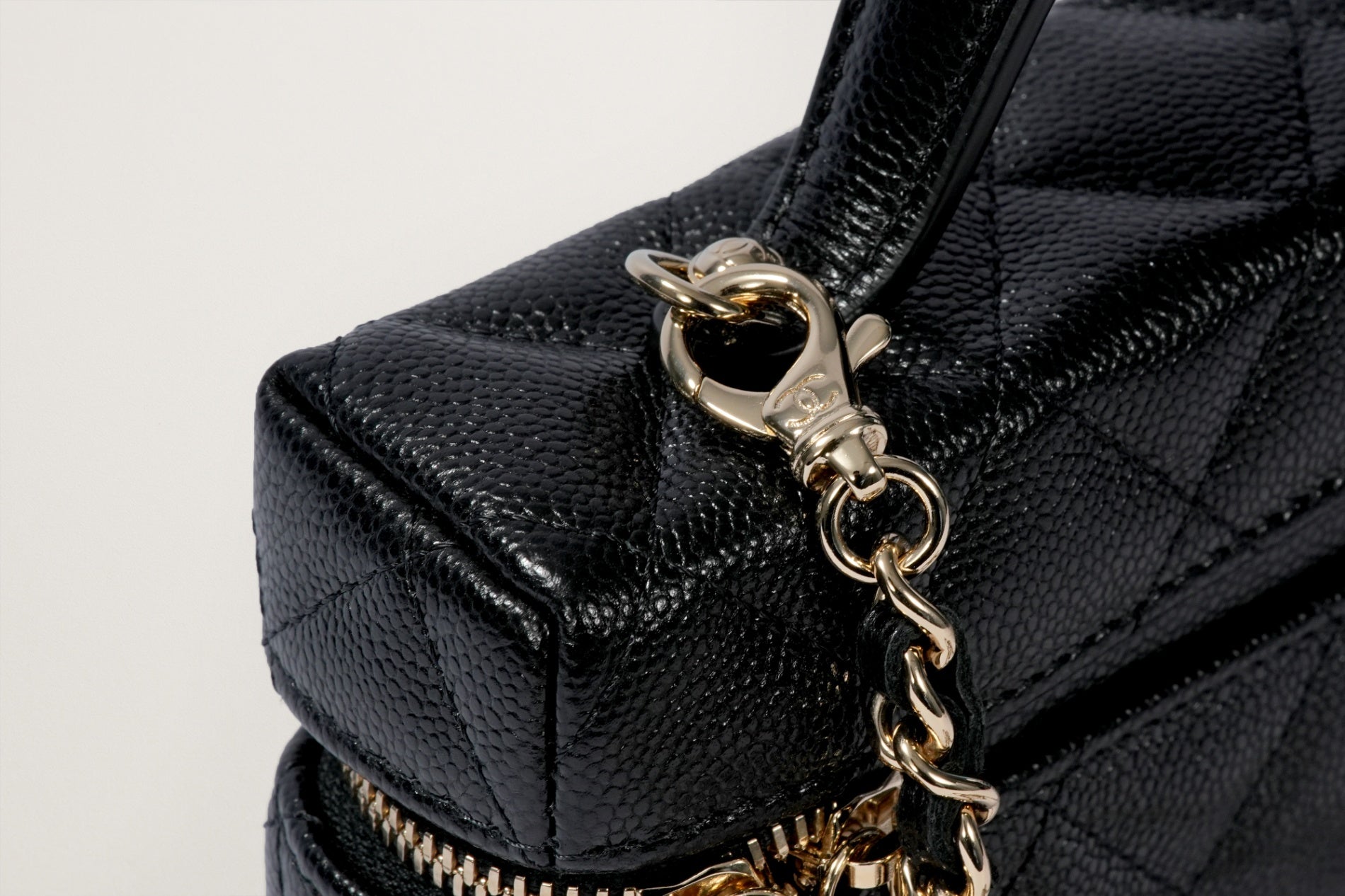 CHANEL マトラッセ スモールヴァニティケース – GINZA SATAKE