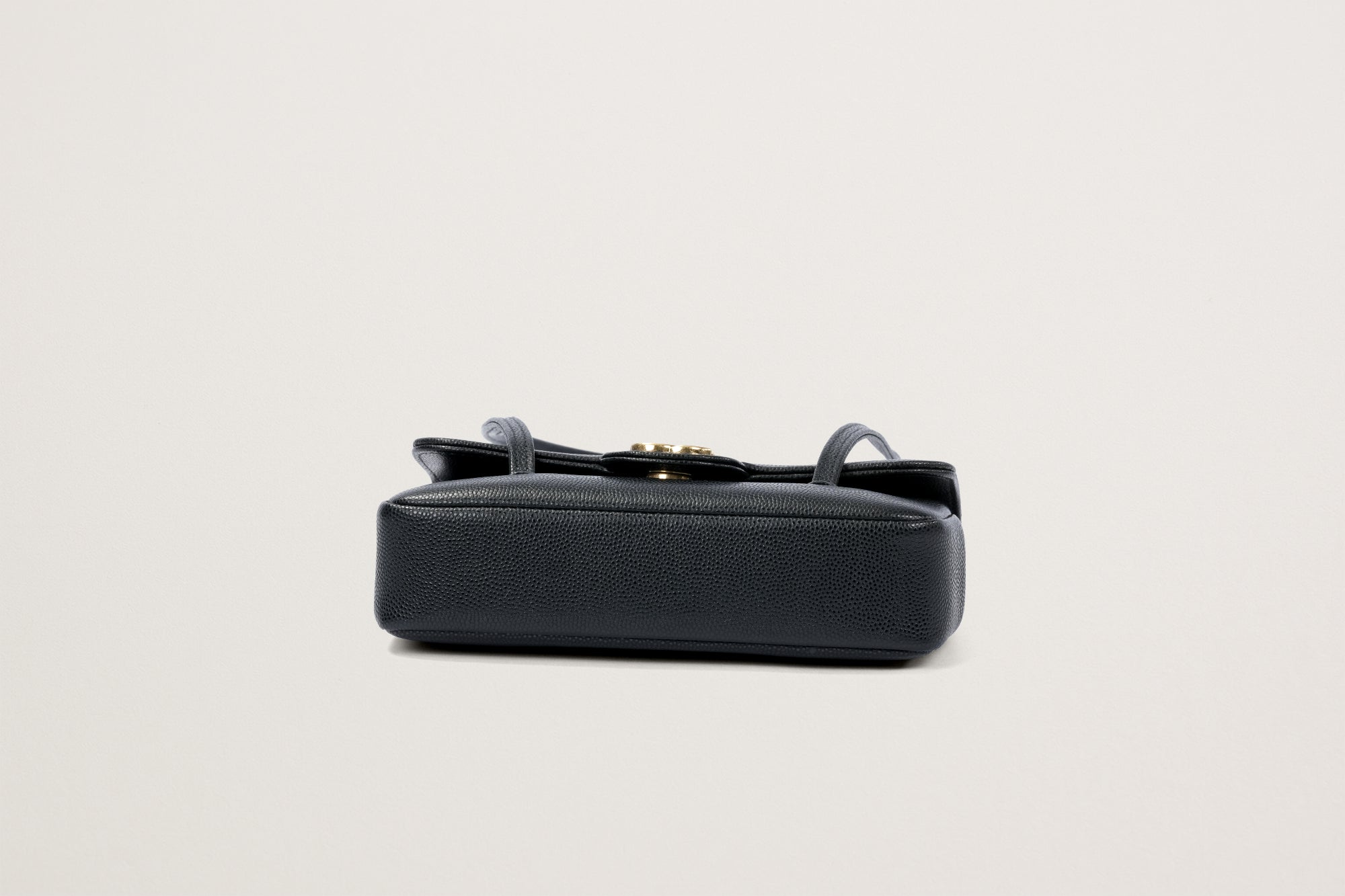 CHANEL ストラップ クラッチ バッグ – GINZA SATAKE