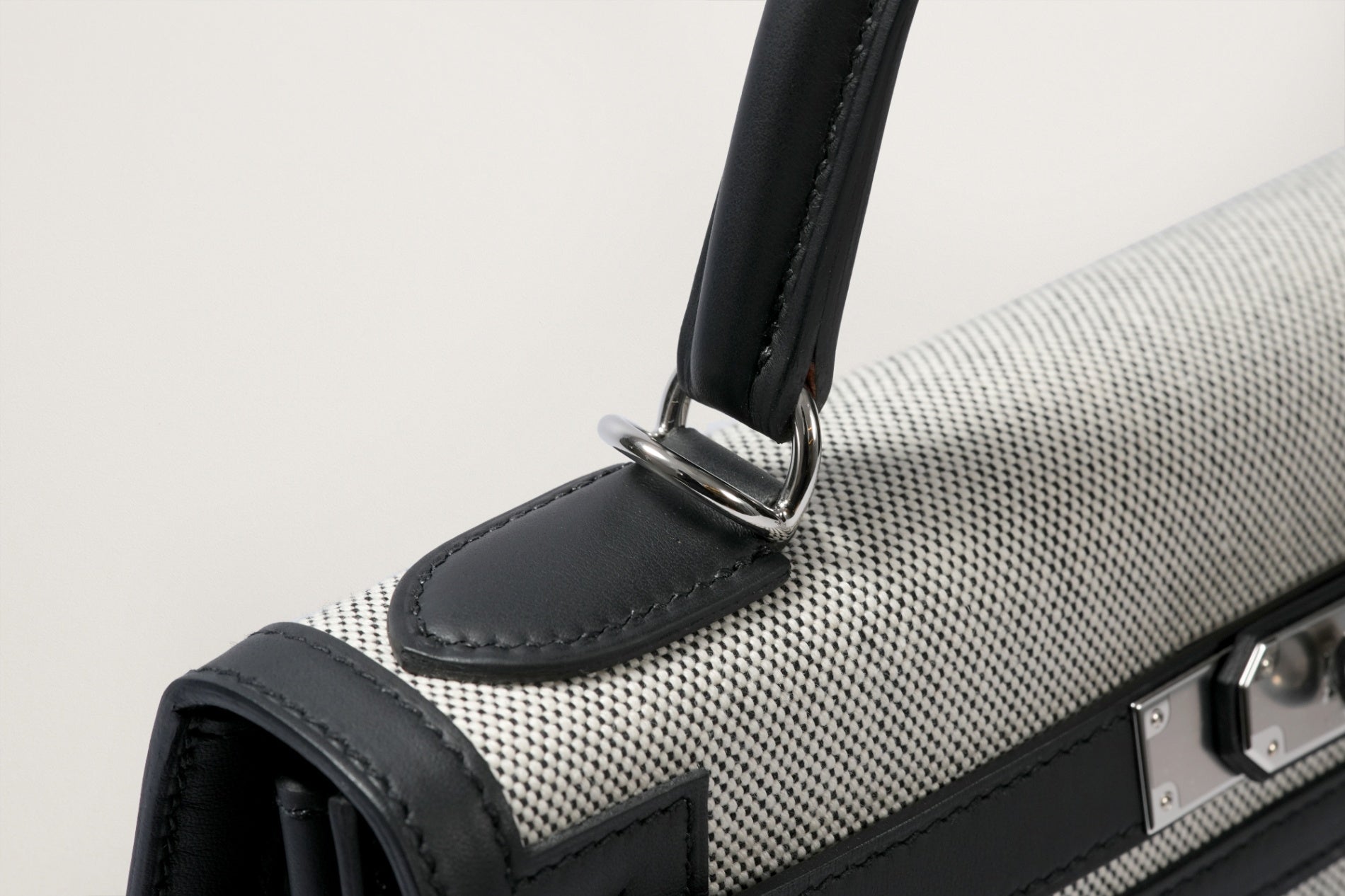 HERMES ケリー28 黒/エクリュ