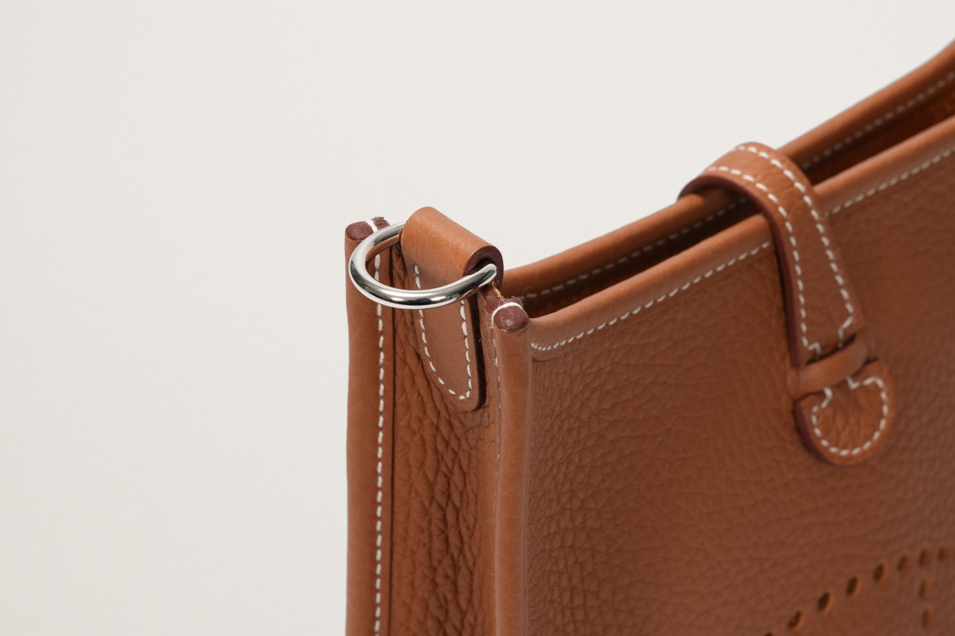 HERMES エヴリンアマゾ－ヌ16 ゴールド