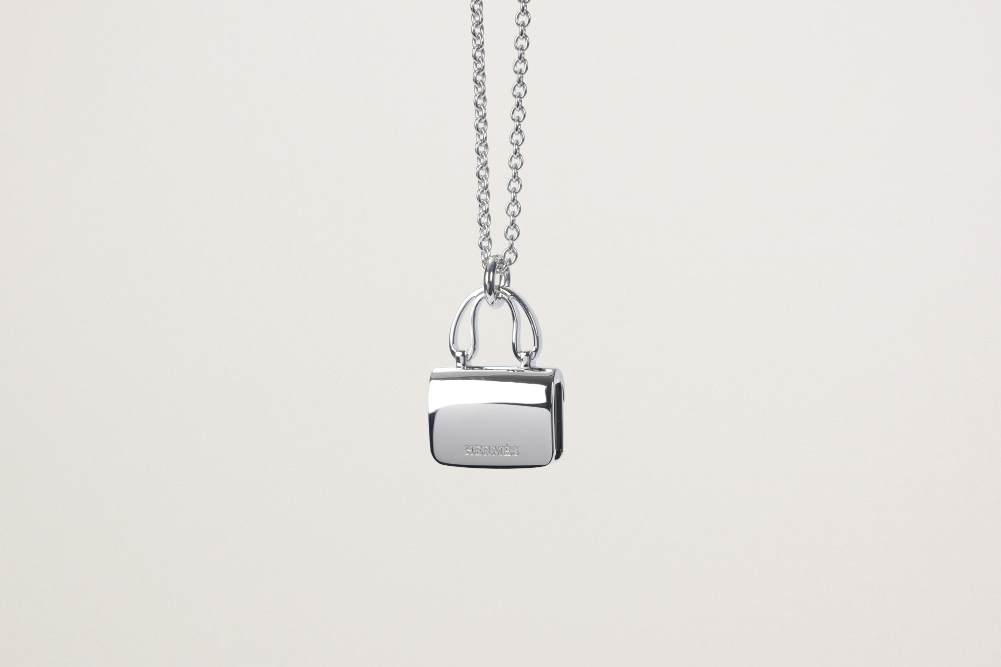 HERMES K18WG アミュレット コンスタンス ダイヤモンドネックレス
