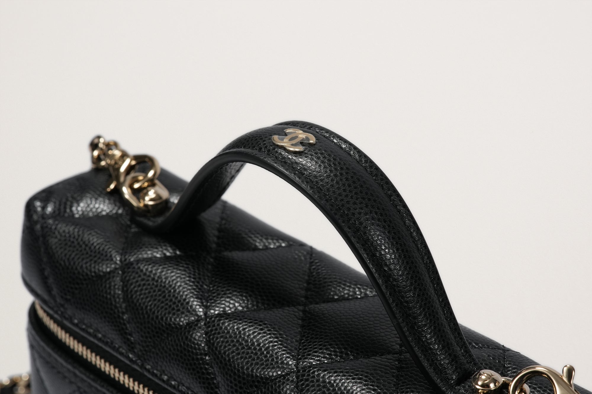 CHANEL マトラッセ スモールヴァニティケース – GINZA SATAKE