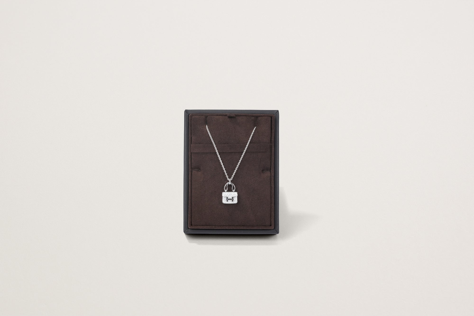 HERMES K18WG アミュレット コンスタンス ダイヤモンドネックレス