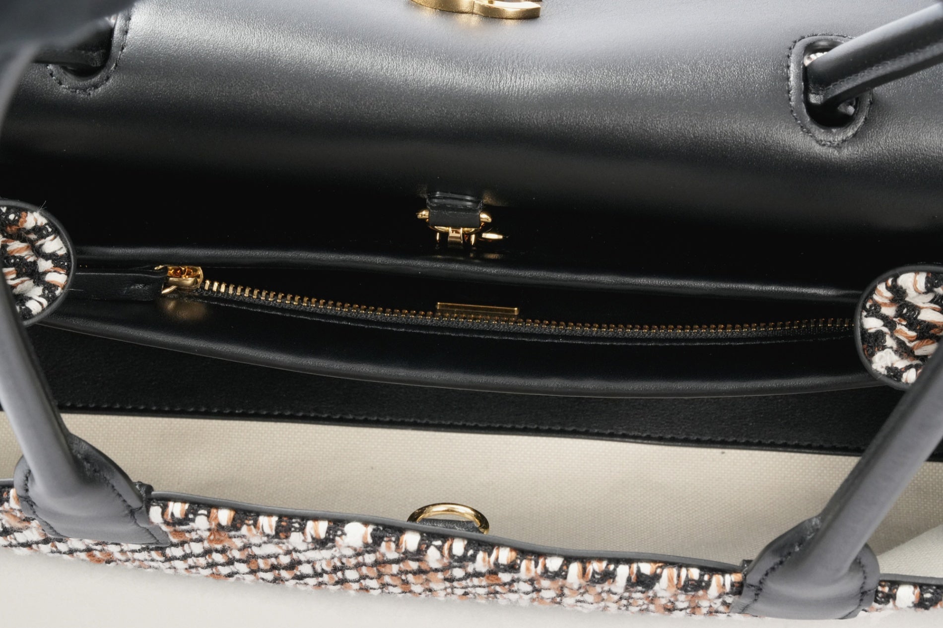 CHANEL スモール ショッピング バッグ – GINZA SATAKE