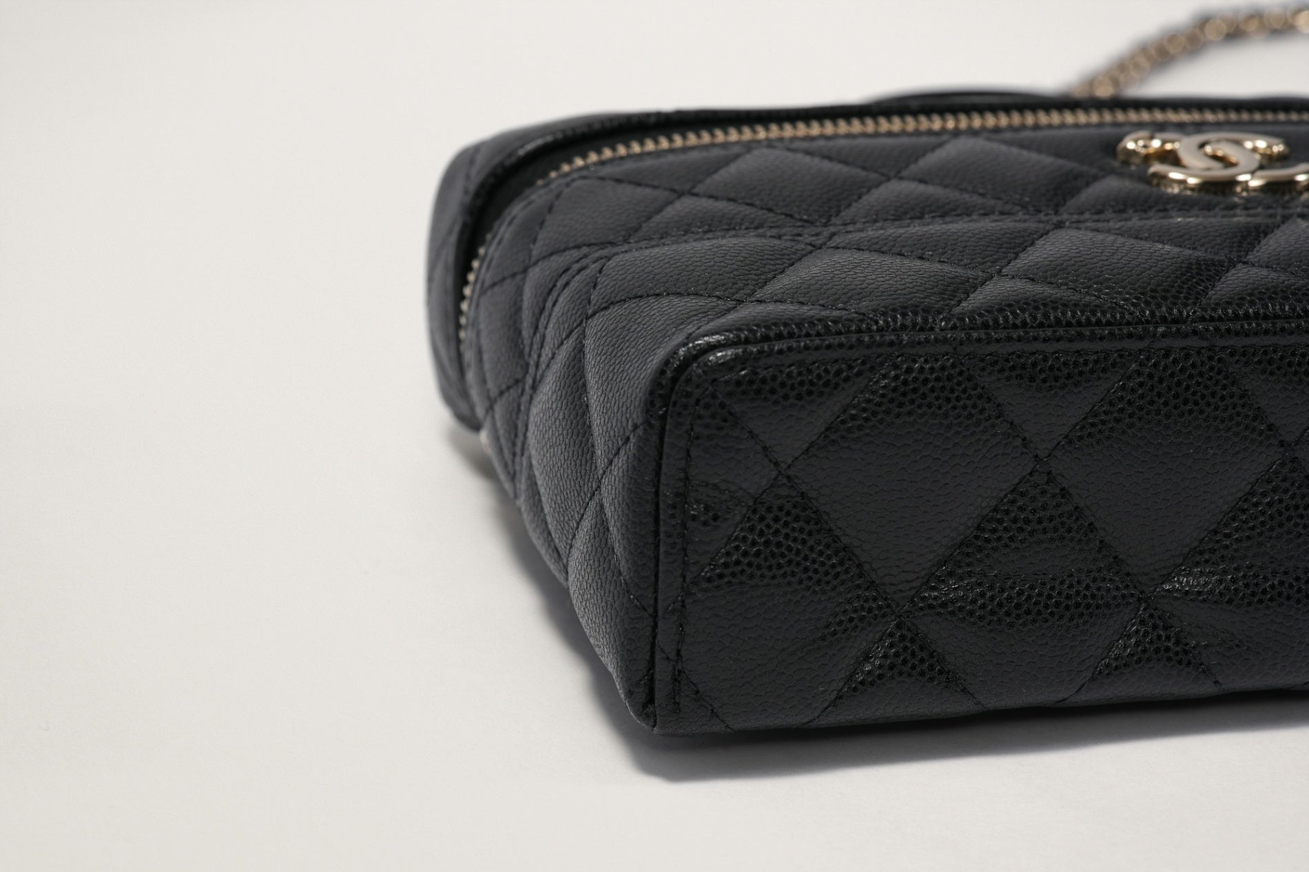 CHANEL マトラッセ スモールヴァニティケース – GINZA SATAKE
