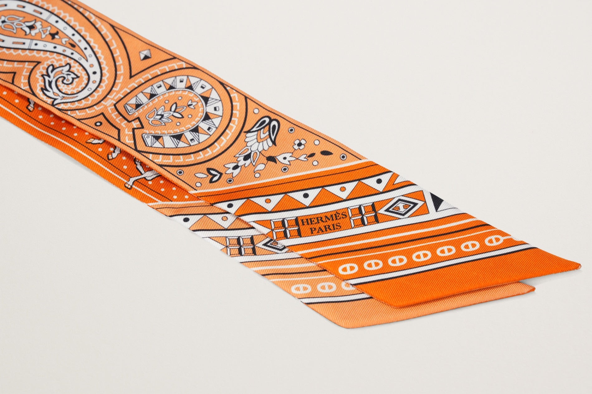 HERMES ツイリー《シュヴァル・ドゥ・クール・バンダナ》 – GINZA SATAKE