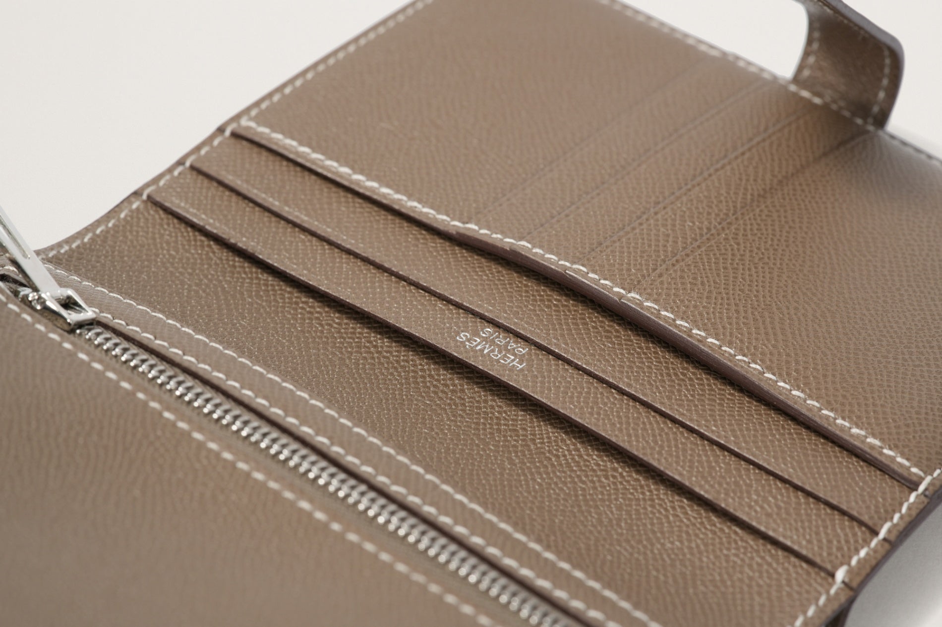 HERMES ベアンコンパクト エトゥープ – GINZA SATAKE