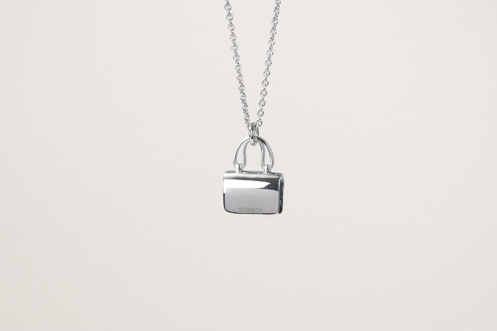 HERMES K18WG アミュレット コンスタンス ダイヤモンドネックレス