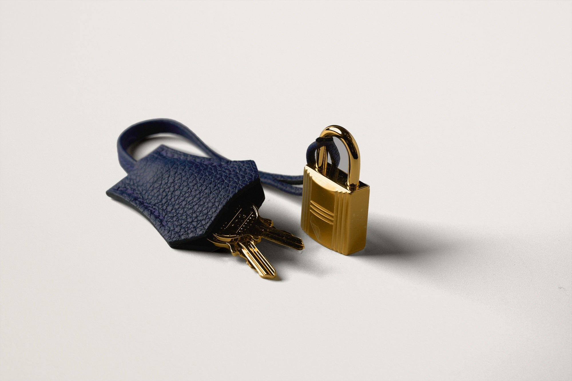 【再値下げ】HERMÈS 鍵モチーフ 大判カット済み　紺白金 再値下げ】HERMÈS 鍵モチーフ 大判カット済み 紺白金 Birkin 30