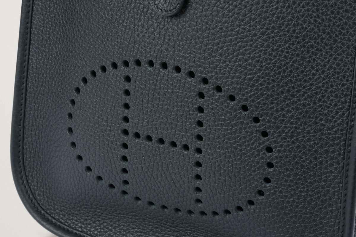 HERMES エヴリン23 黒